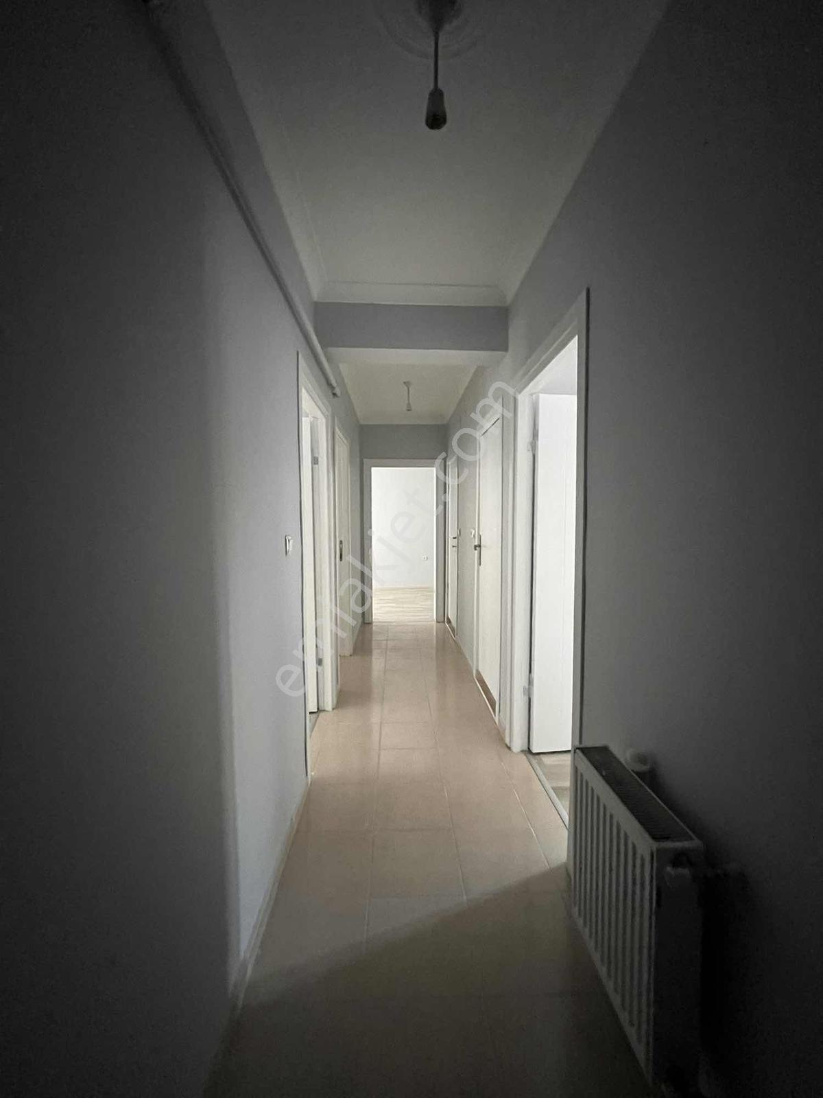 Eker'den Sevinç Caddesi Yakını Asansörlü Ara Kat 2+1 Kiralık - Görsel 15