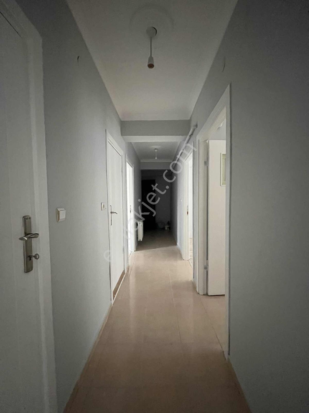 Eker'den Sevinç Caddesi Yakını Asansörlü Ara Kat 2+1 Kiralık - Görsel 31