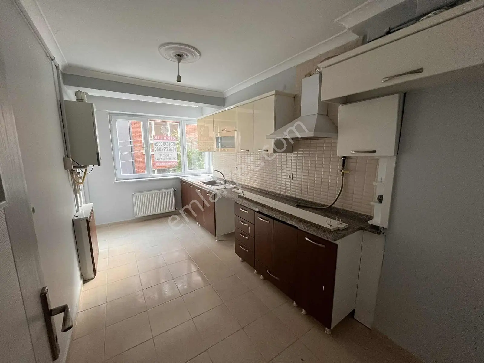 Eker'den Sevinç Caddesi Yakını Asansörlü Ara Kat 2+1 Kiralık