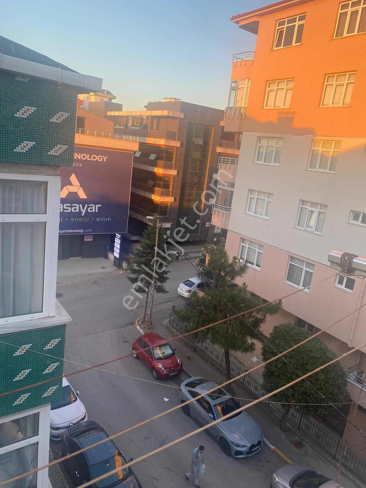 Güzelyalıda Geniş 3+1 Ara Kat - Görsel 2