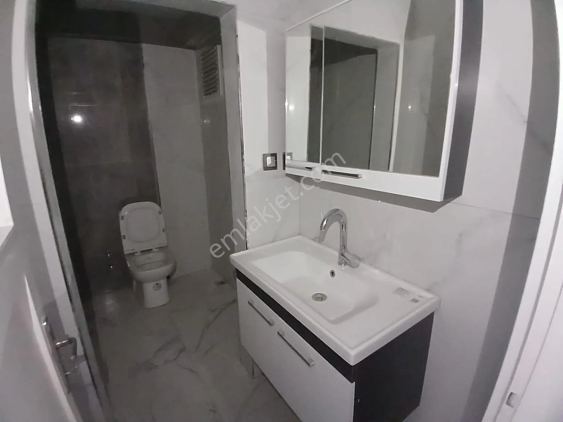 Fvr'den Beşevler Yıldırım Caddesinde 90 M2 - 2+1 Kiralık Daire Ofis