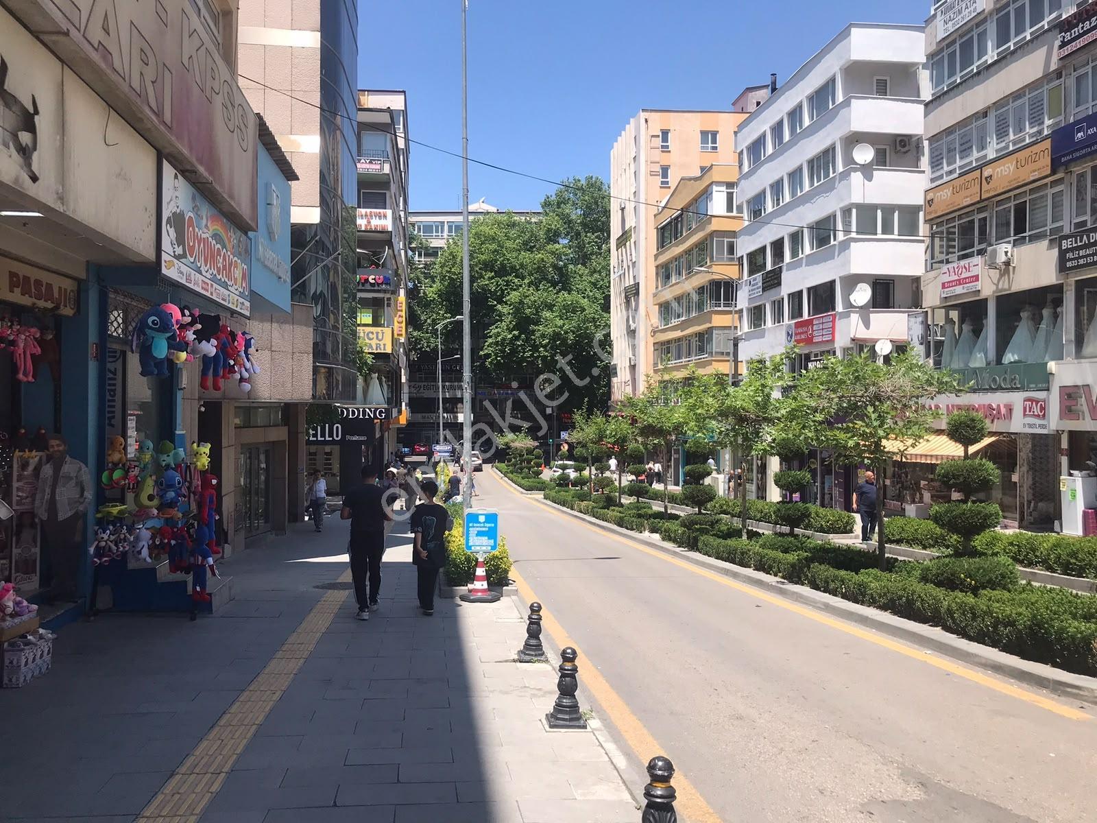 Kızılay İzmir 2'de Katta Ön Tabela Cephe 110m2 Yapılı İşyeri - Görsel 27