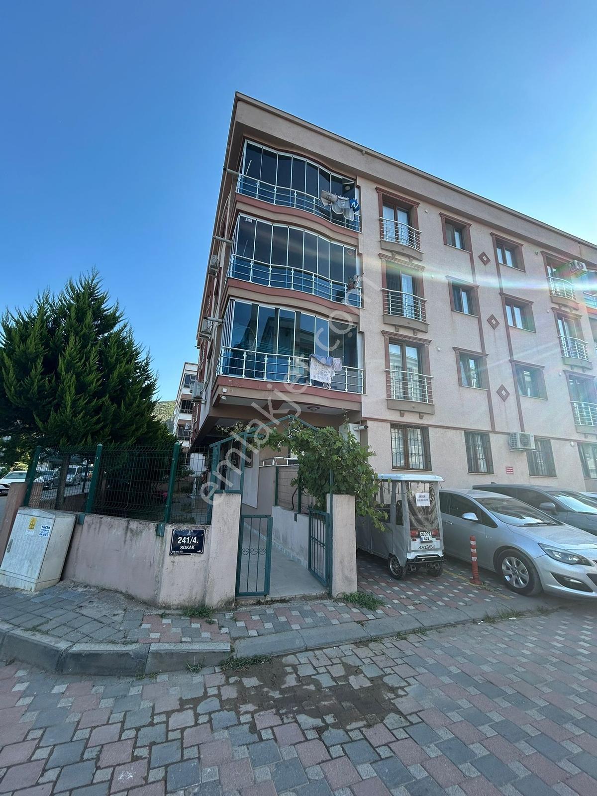 Geniş Yüksek Zemin Daire İzmirim Gayrimenkulden Satılık