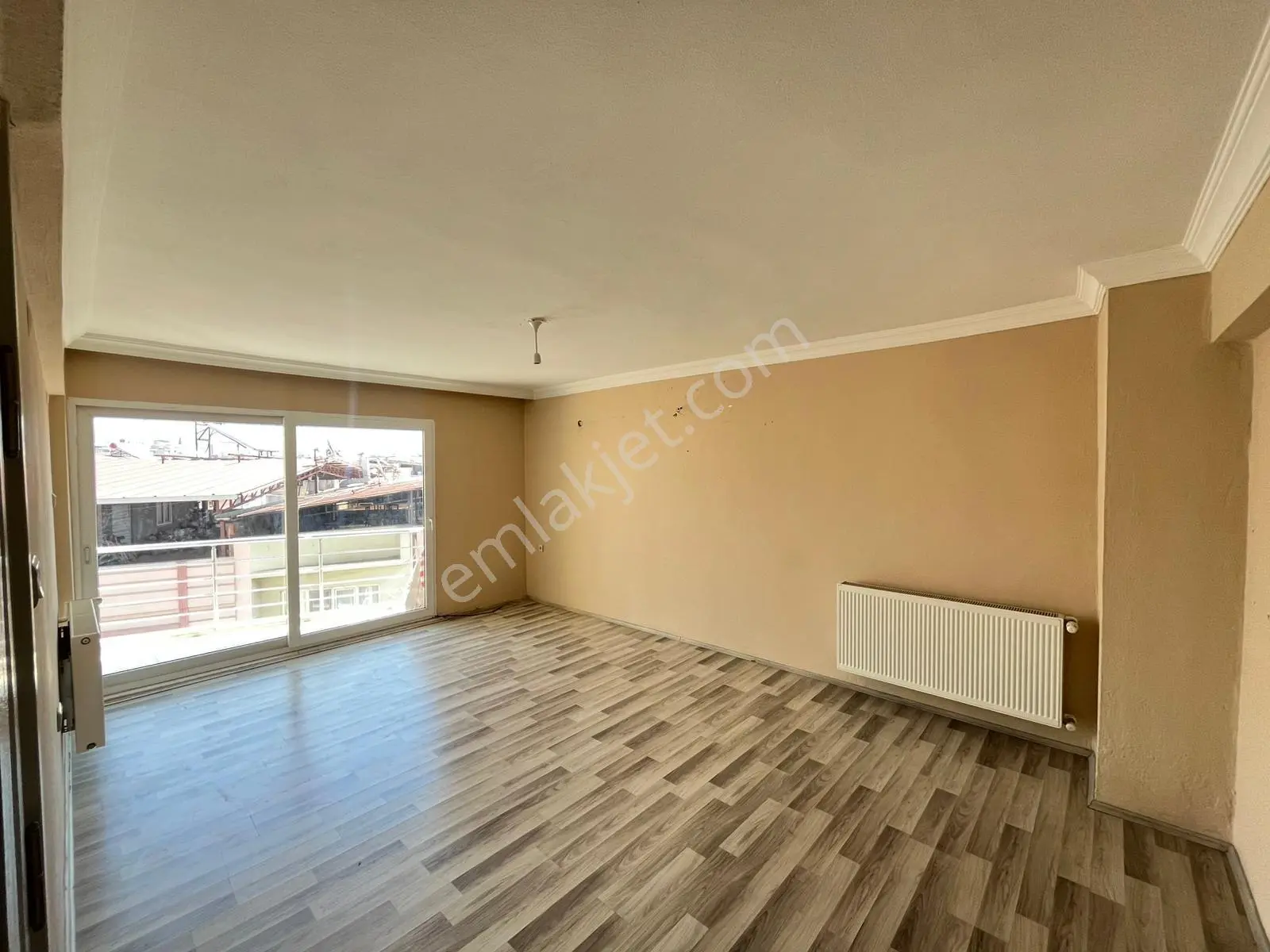 Turan Mahallesi Merkezi Konumda 3+1 Doğalgazlı Kiralık Daire ! ! !
