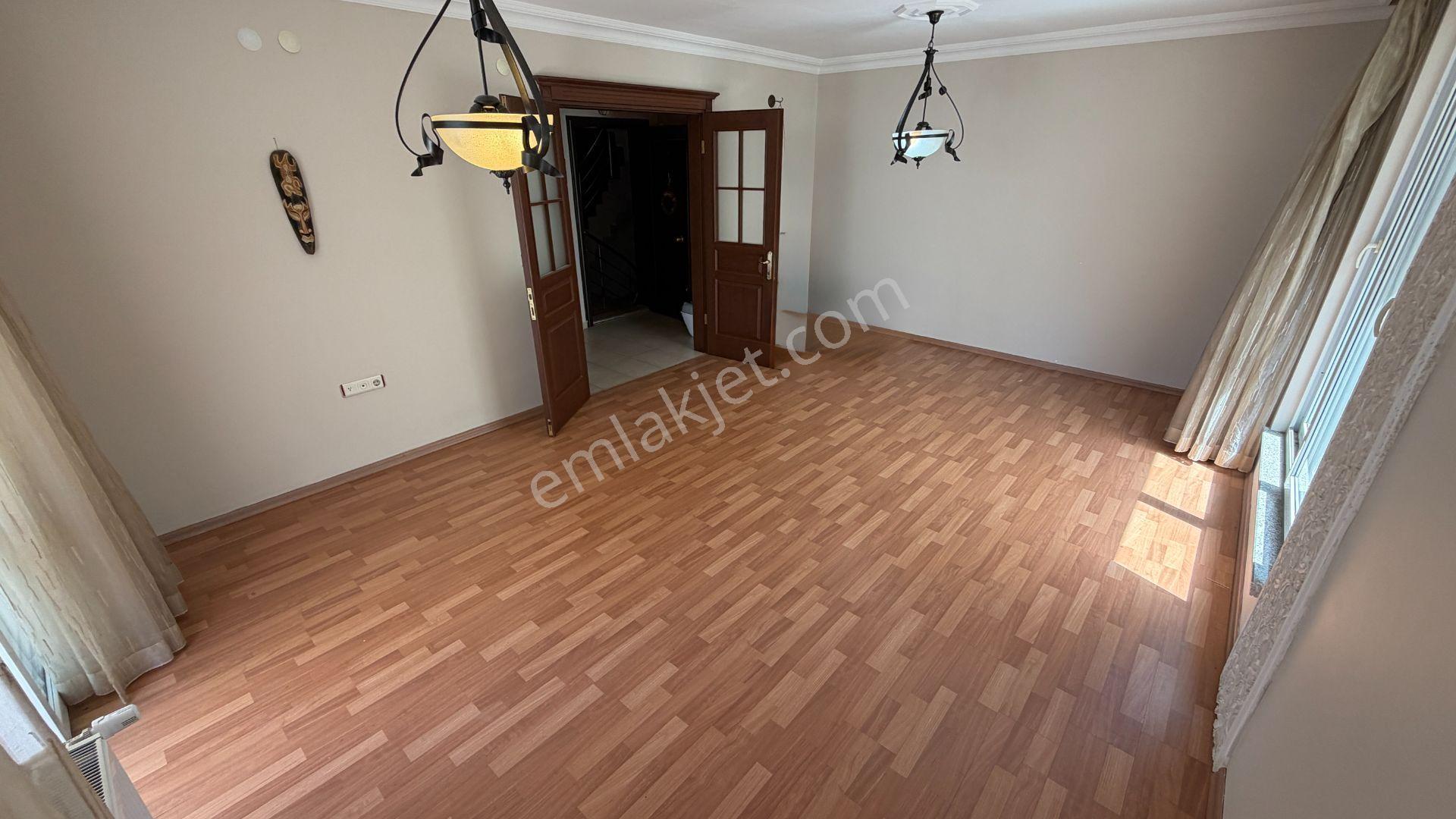Meydankavağında Doğalgazlı Ebeveyn Banyolu Ferah 3+1 Daire - Görsel 8