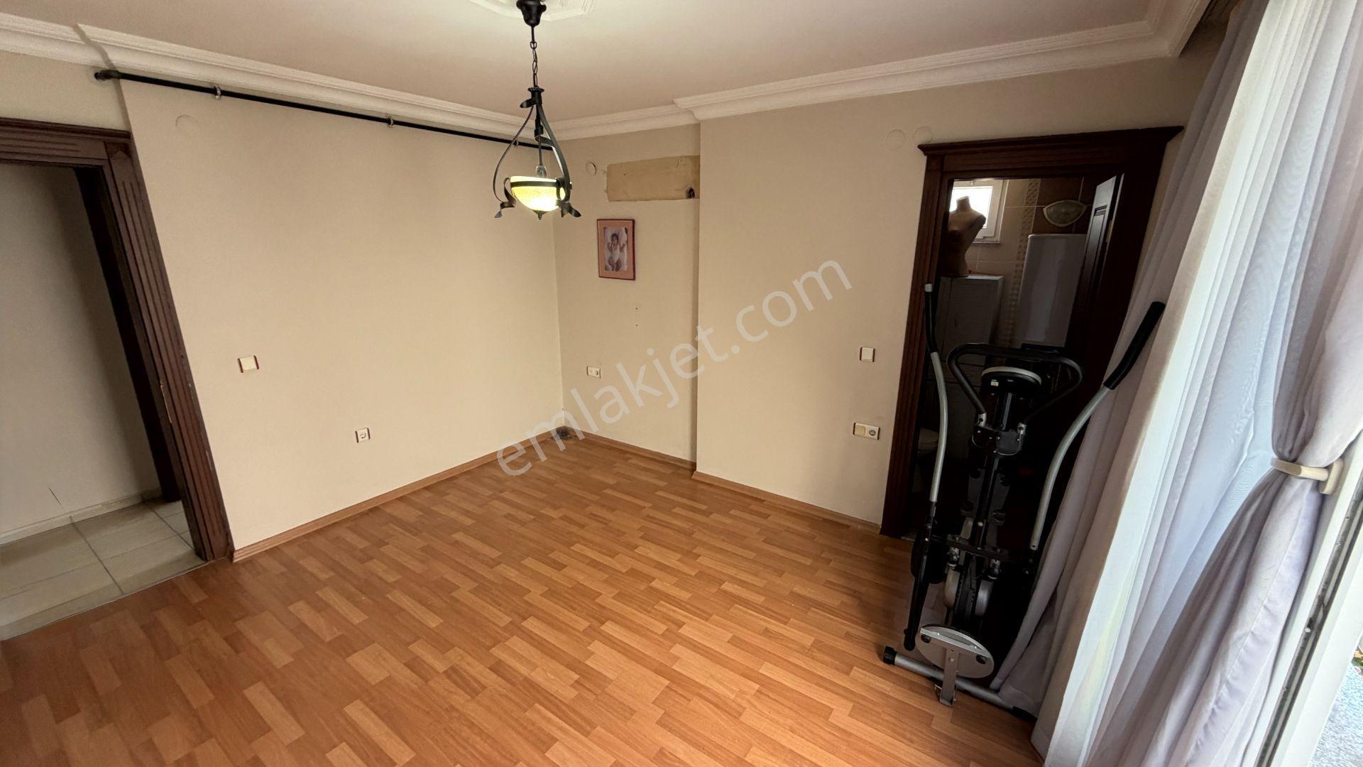 Meydankavağında Doğalgazlı Ebeveyn Banyolu Ferah 3+1 Daire - Görsel 12
