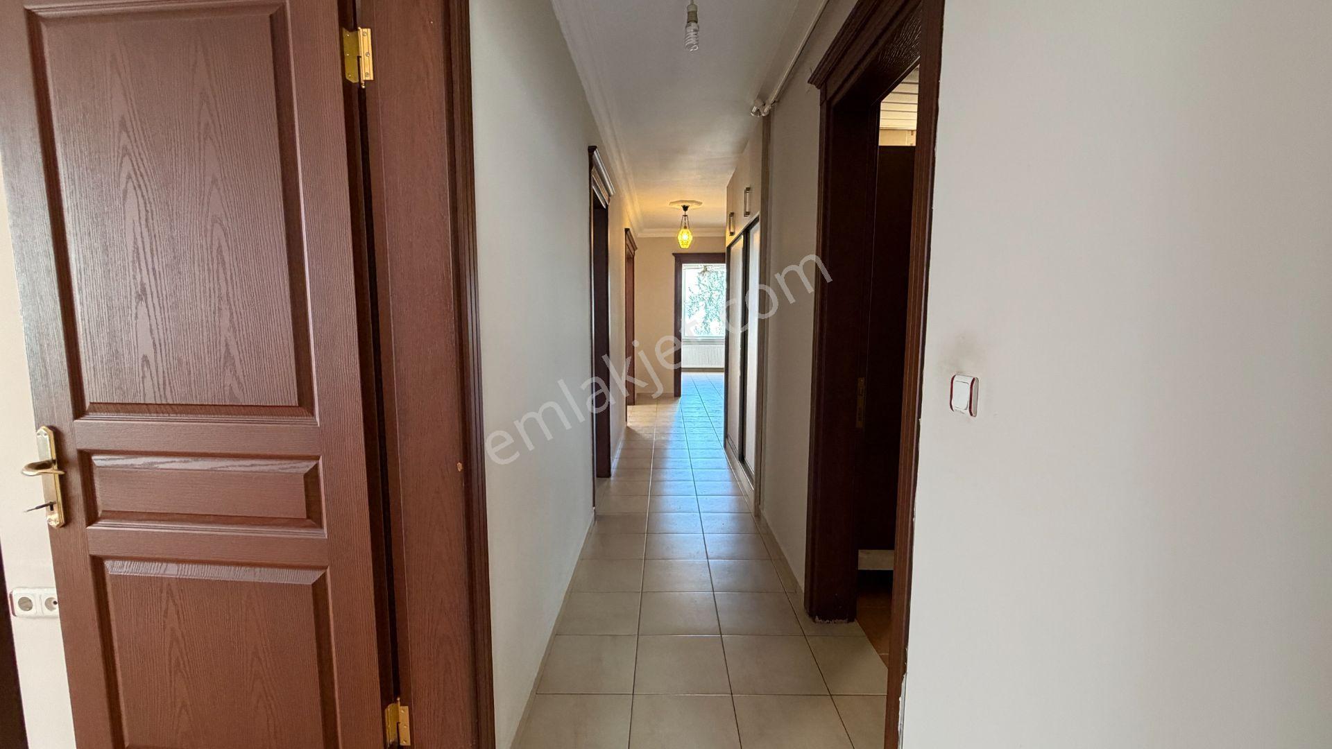 Meydankavağında Doğalgazlı Ebeveyn Banyolu Ferah 3+1 Daire - Görsel 25