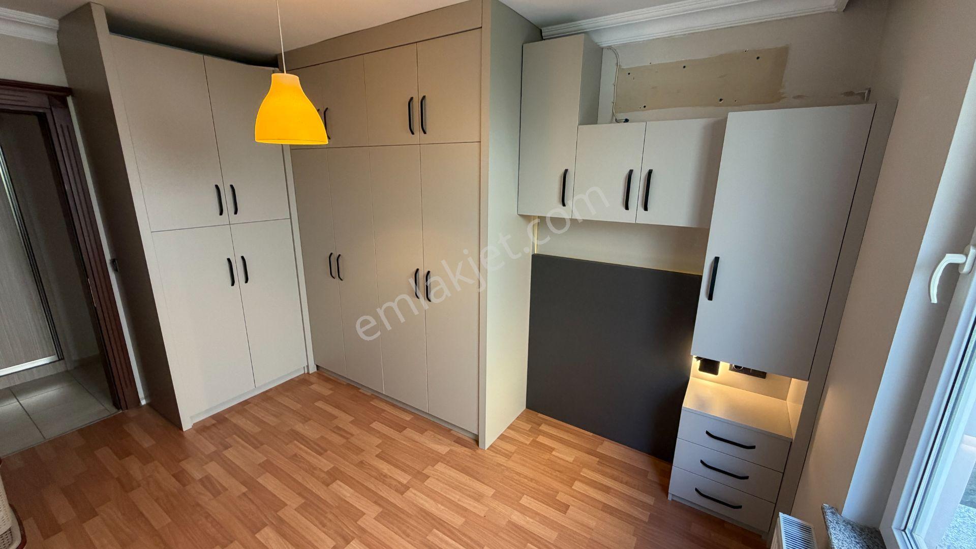 Meydankavağında Doğalgazlı Ebeveyn Banyolu Ferah 3+1 Daire - Görsel 15