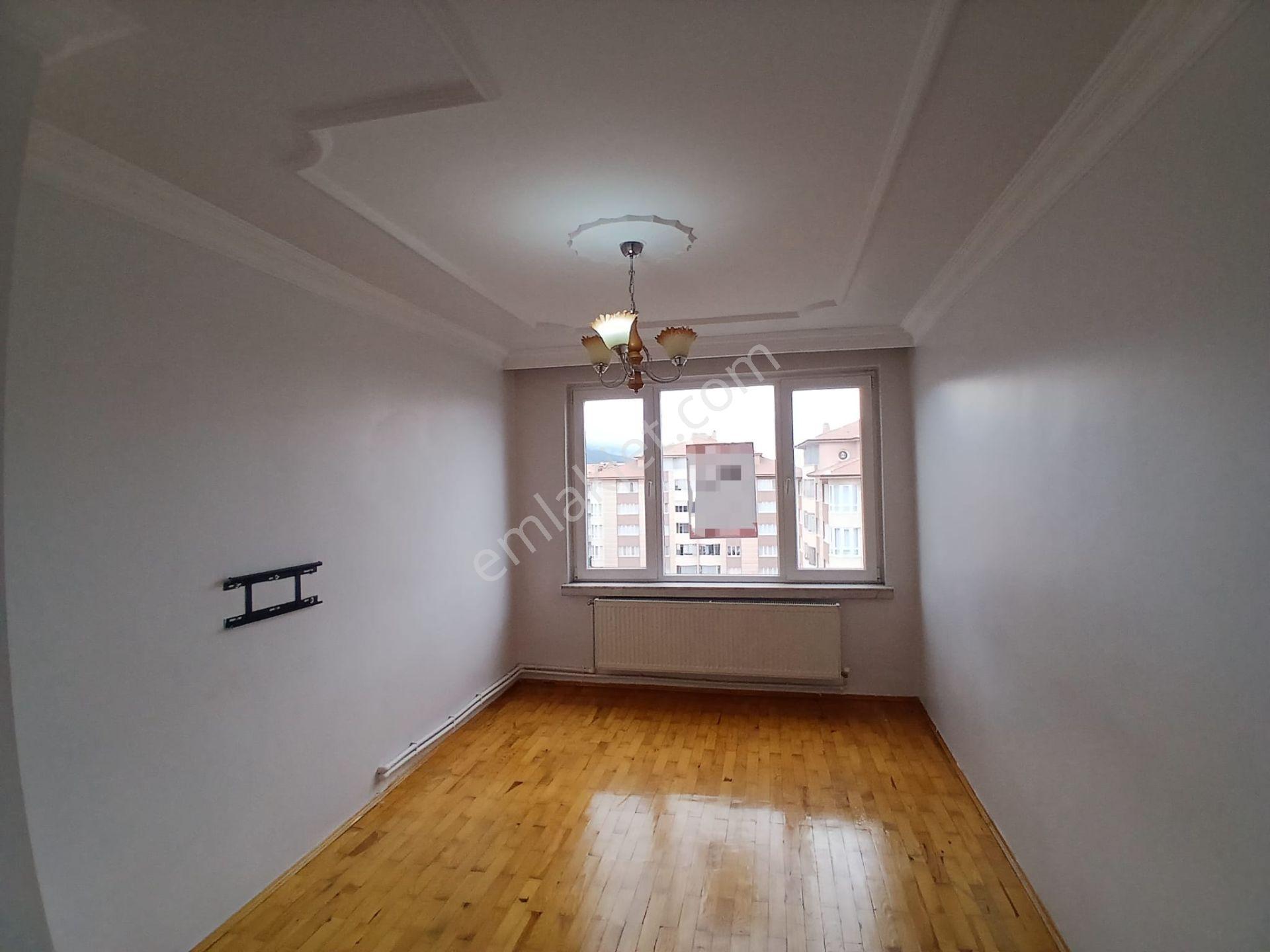 Akçay Emlak'tan Stadyum Civarında Ara Kat Bakımlı Asnsörlü Satılık 3+1 Daire - Görsel 32