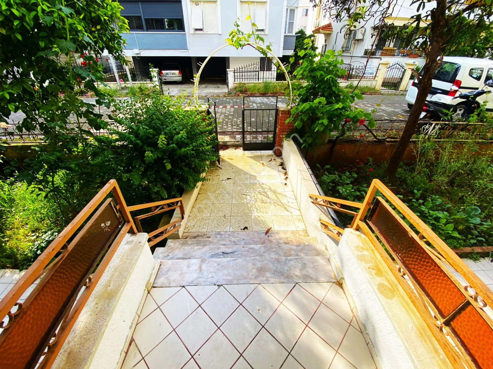 Aktif'ten Akçay'da Satılık Ön Cephe Arakat Full Yapılı Harika Konumlu 2+1 Daire - Görsel 29