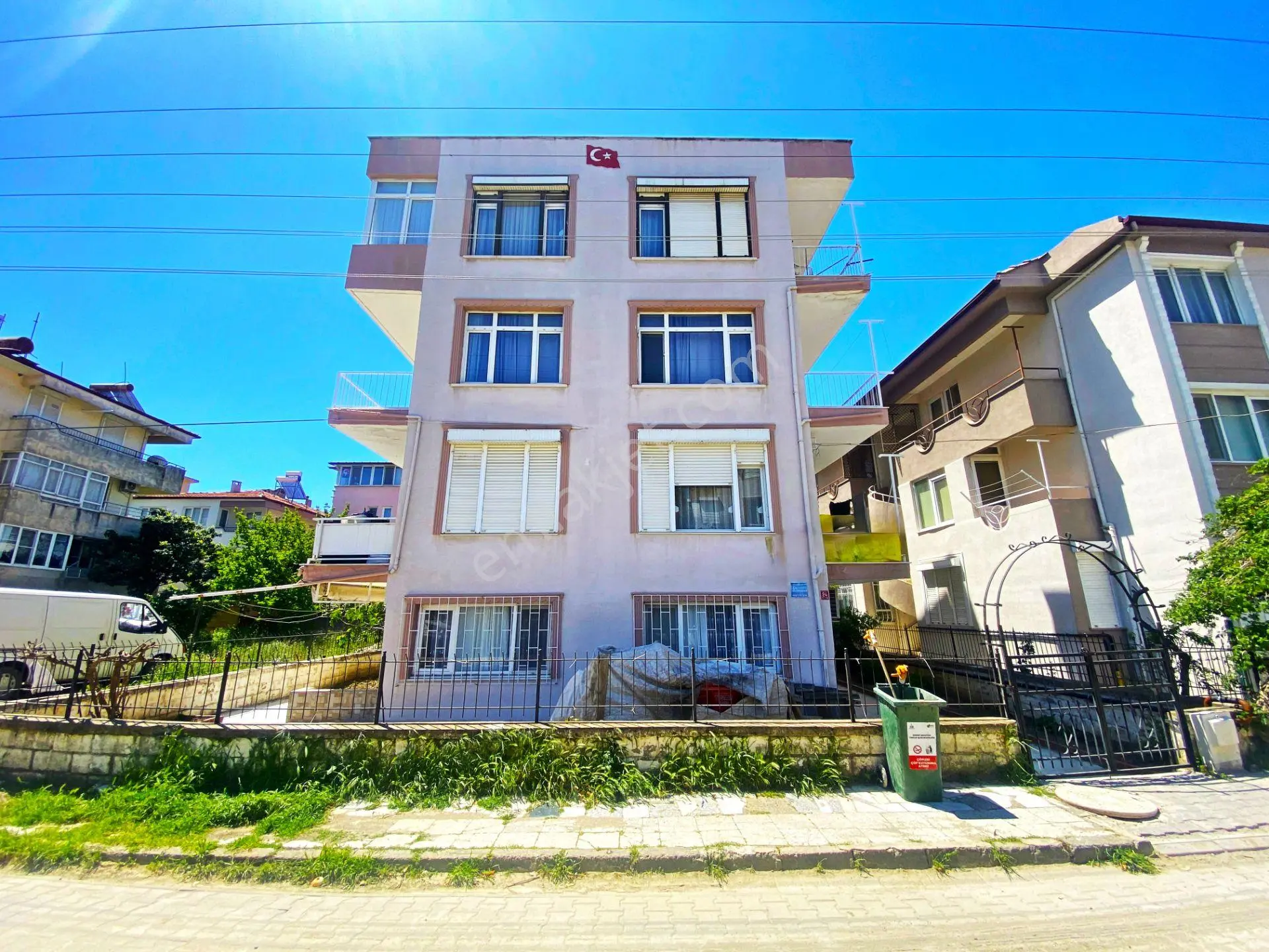 Aktiften Akçay'da Satılık Denize 300mt Ön Cephe Çift Balkonlu Ferah 2+1 Daire - Görsel 2