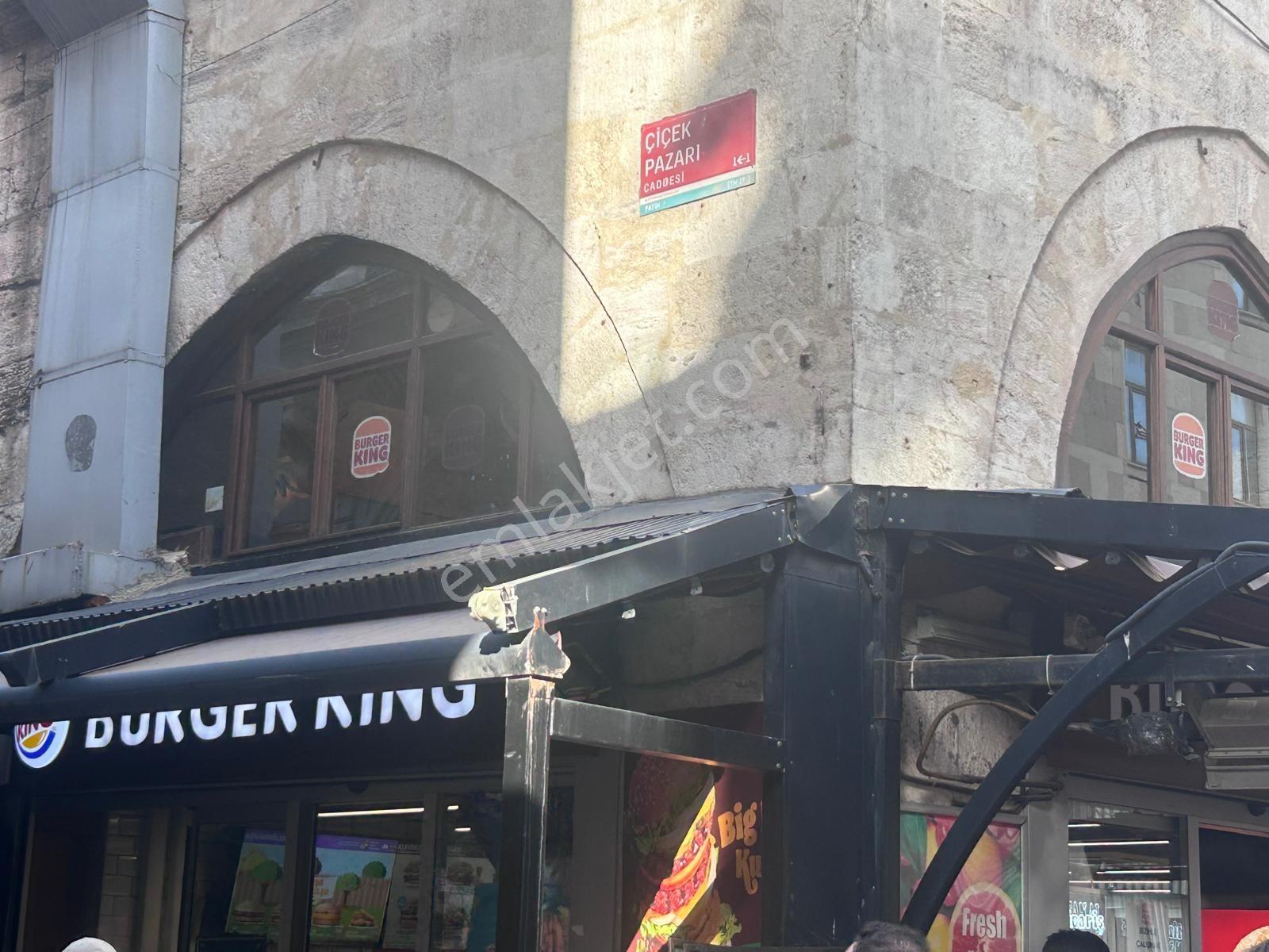 Mısır Çarşısı Haseki Kapısına Komşu Satılık Dükkan