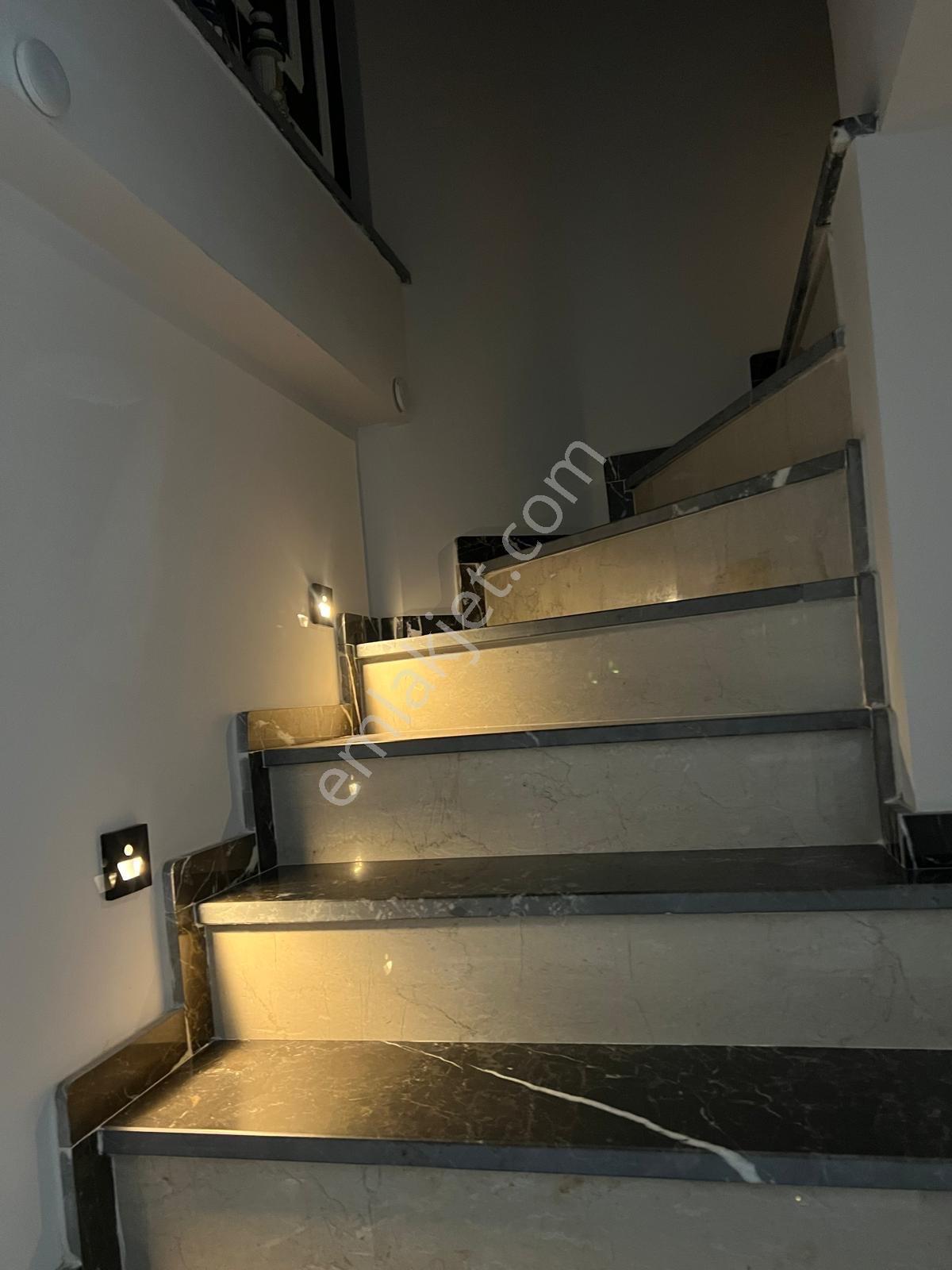 Ayvalık Altınova'da Geniş Verandalı, Sıfır Ayarında Eşyalı 3+1 Lüks Villa - Görsel 10