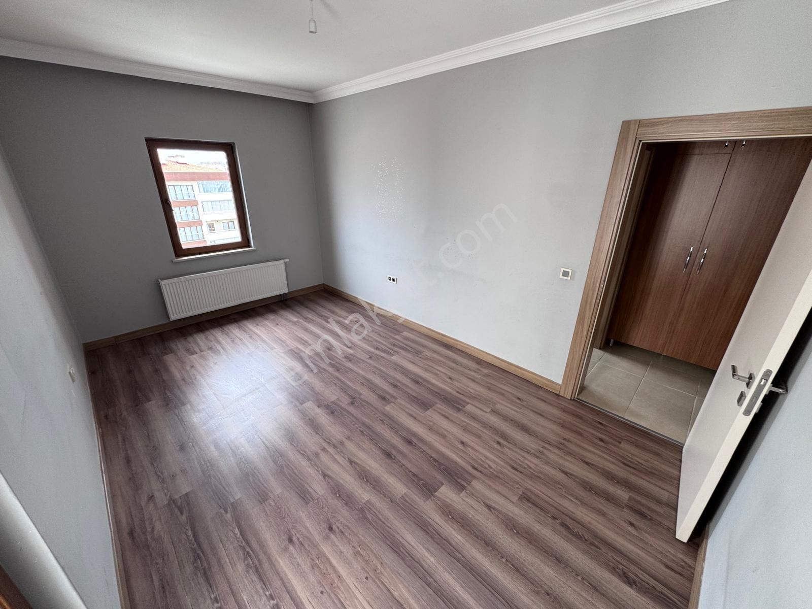 Sincan Saraycık Mah 6yıllık Öncephe Katta 135m2 Satılık 3+1daire - Görsel 25