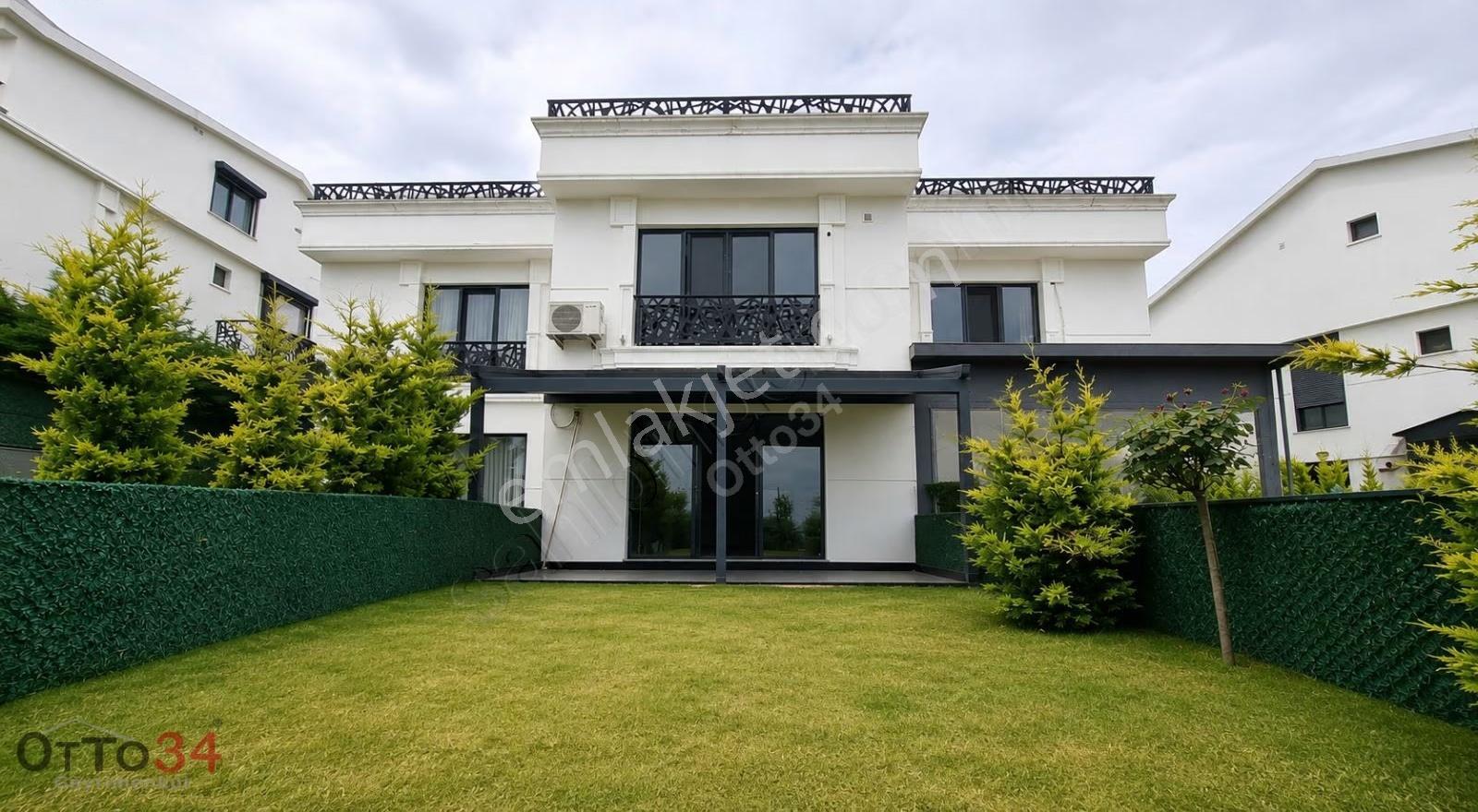 Büyükçekmece Prestijli Kiralık Villa Aileye Uygun Bahçeli 4+2