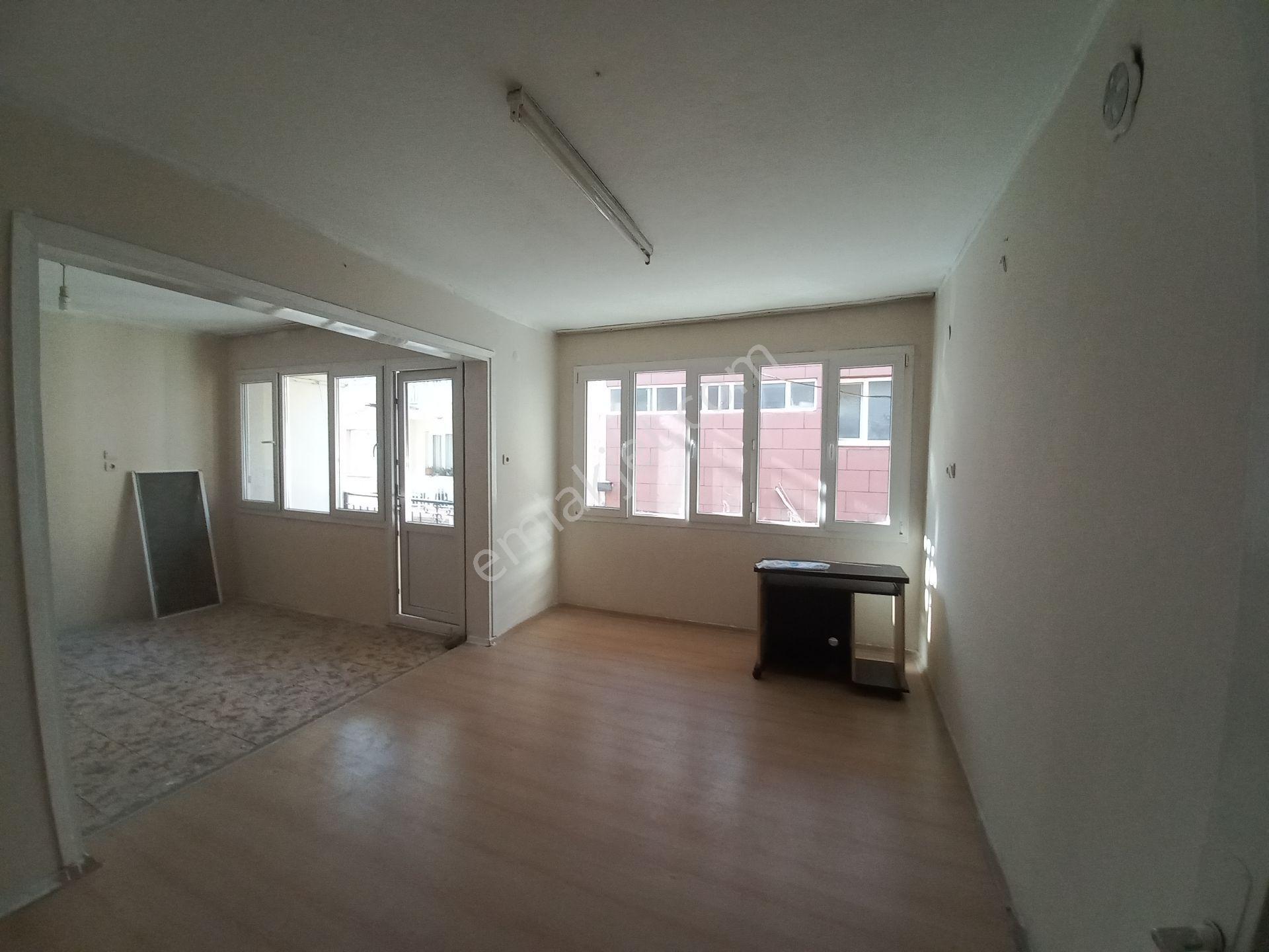 Bornova Zafer Mahallesi'nde Kiralık 1+1 Ferah Daire - Görsel 8