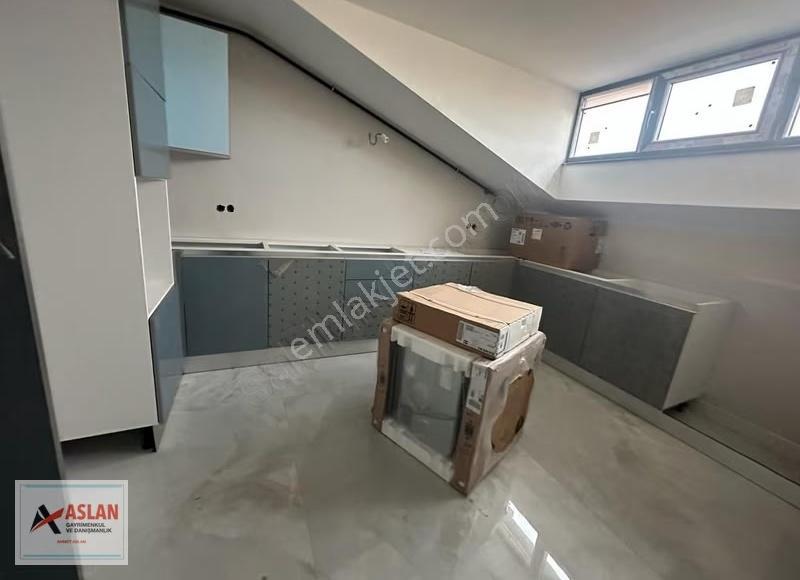 Çengelköyde Boğaz Manzaralı 8 + 2 Daire 360 M2 Çatı Dubleks - Görsel 24