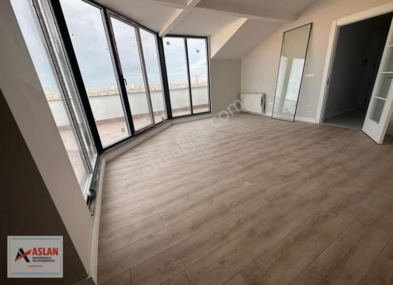 Çengelköyde Boğaz Manzaralı 8 + 2 Daire 360 M2 Çatı Dubleks - Görsel 14