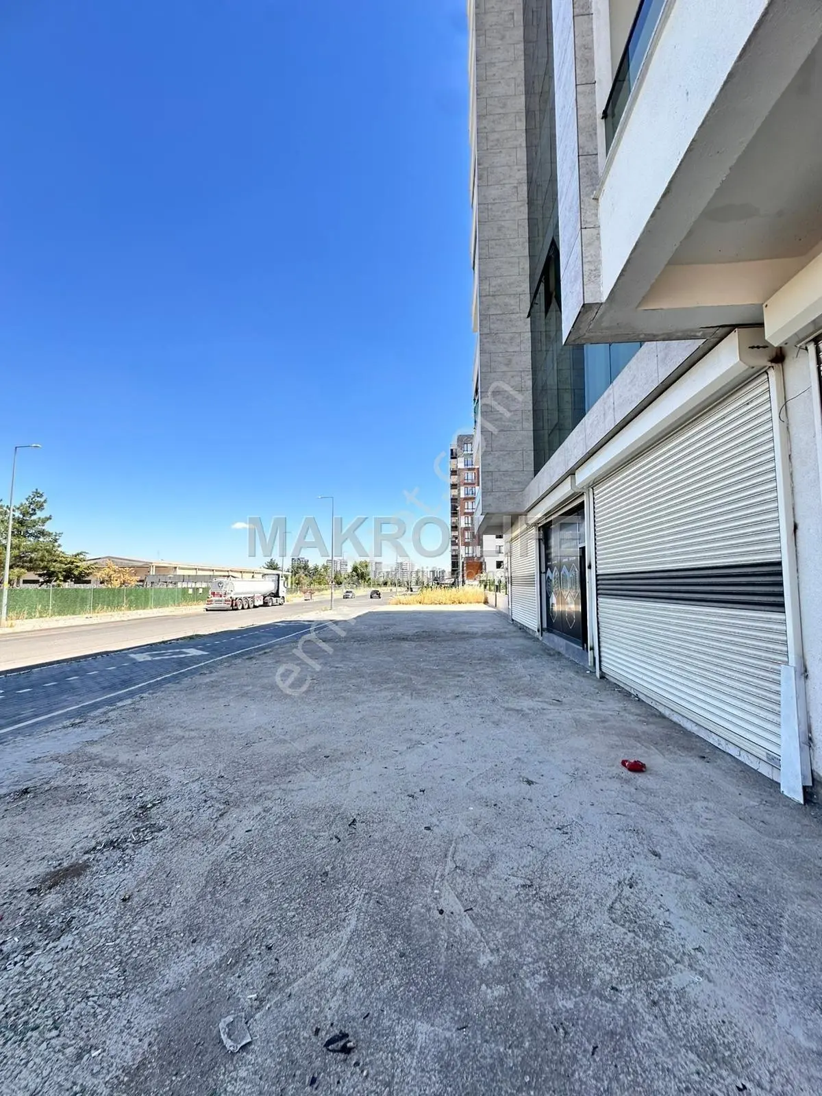 50 Metrelik Yol Üzeri Kiralık İşyeri - Görsel 3