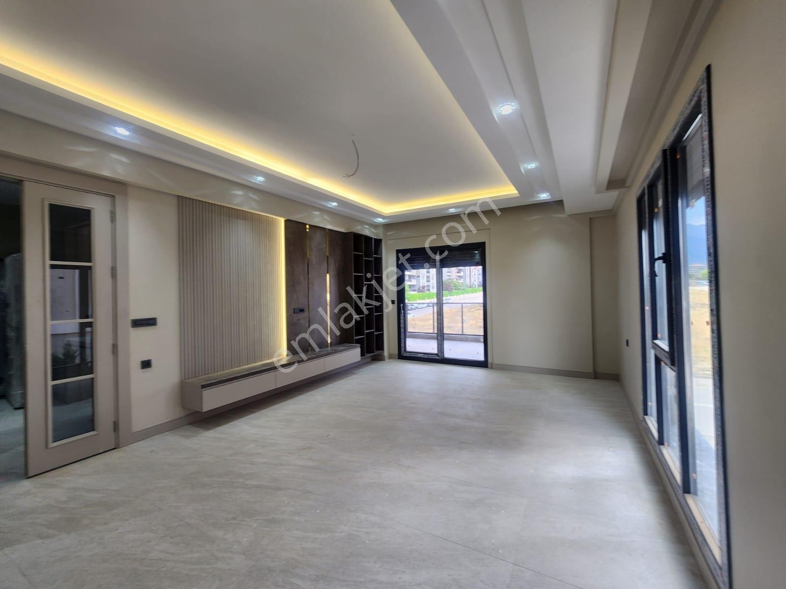 Satılık Sıfır Lüks Daire 190m2 3.5+1 E.banyo-g.odalı İyi Konumda - Görsel 12