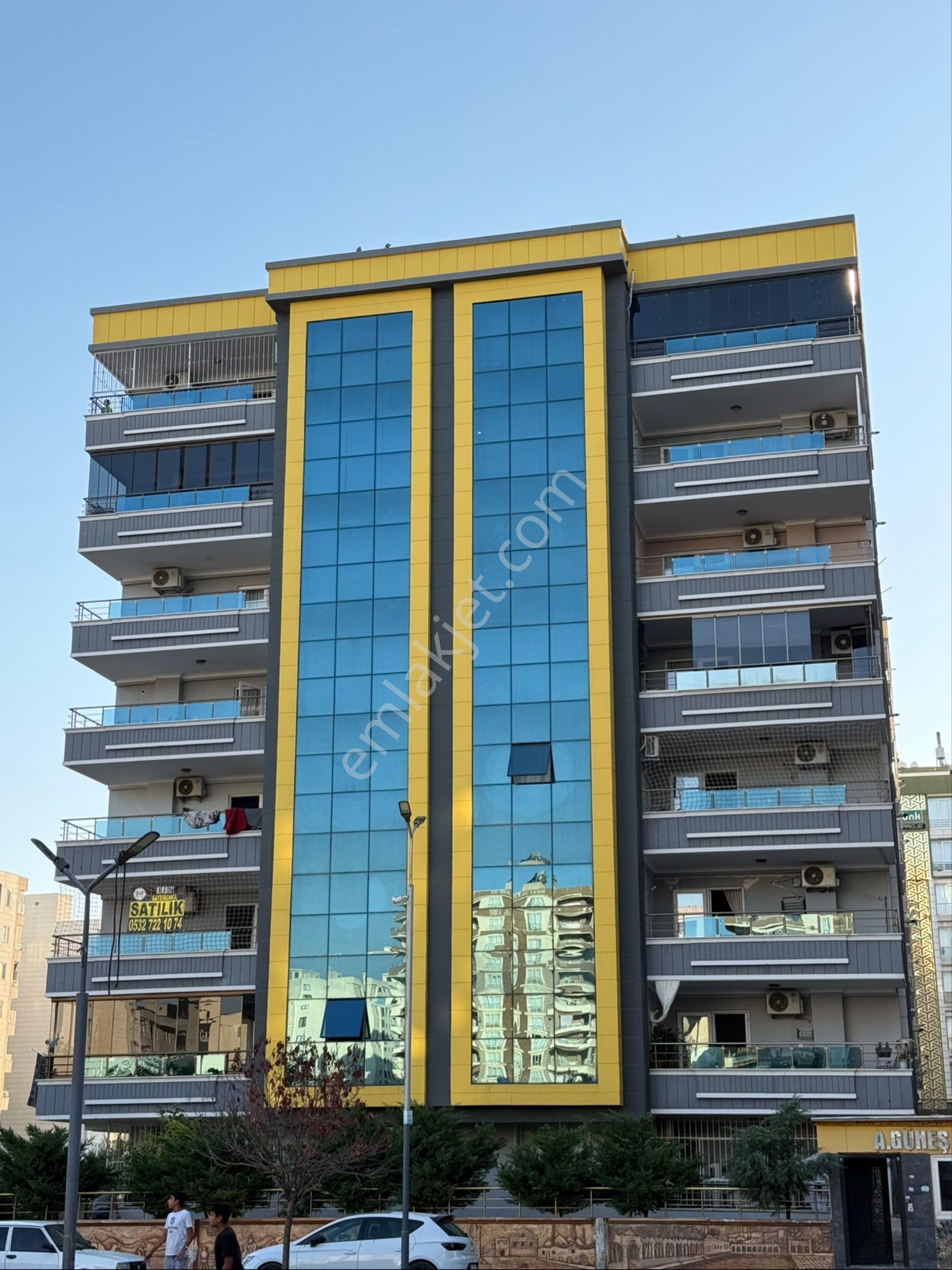 Kırmızı Gayrimenkulden Satılık 4+1 Park Cepheli Lüx Daire