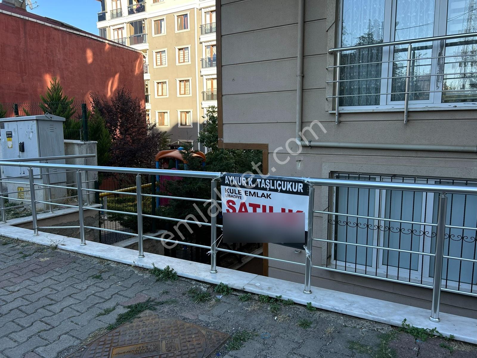 Ataşehir Esatpaşa'da Merkezi Konumda Fırsat Daire Ara Kat 2+1 - Görsel 3
