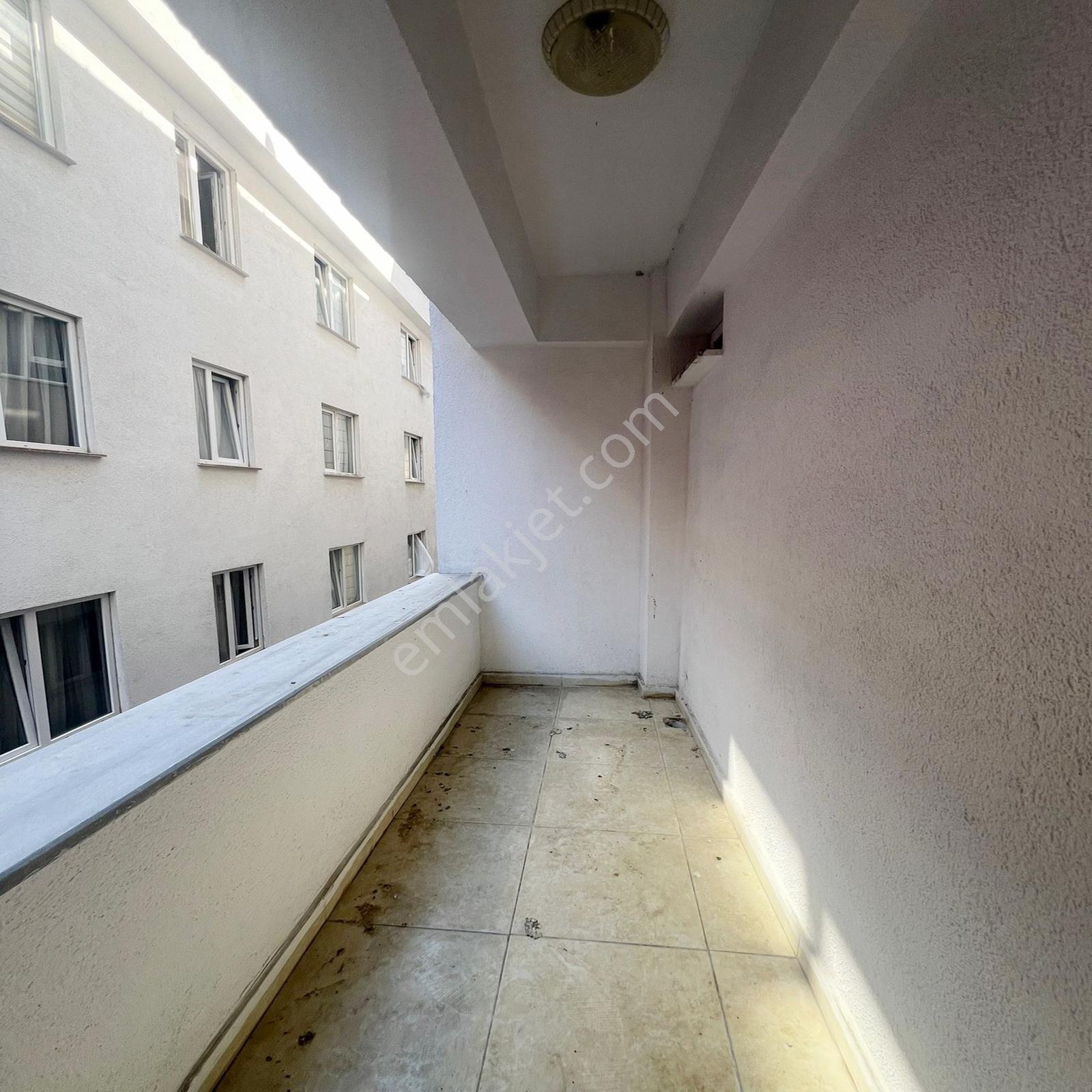 Metrobüse Yürüme Mesafesinde Tek Daire Üzeri 3+1 Balkonlu Daire - Görsel 21