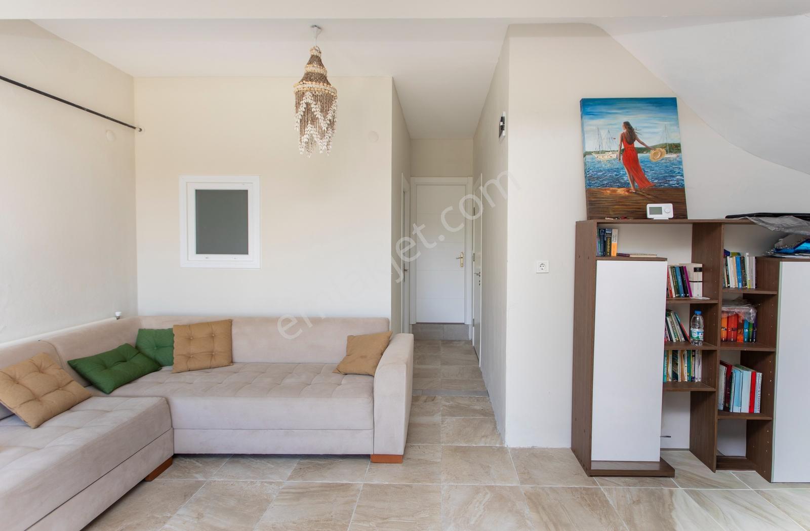 Foça Fatih Mahallesi Satılık 4+2 Deniz Manzaralı Tripleks Villa - Görsel 25