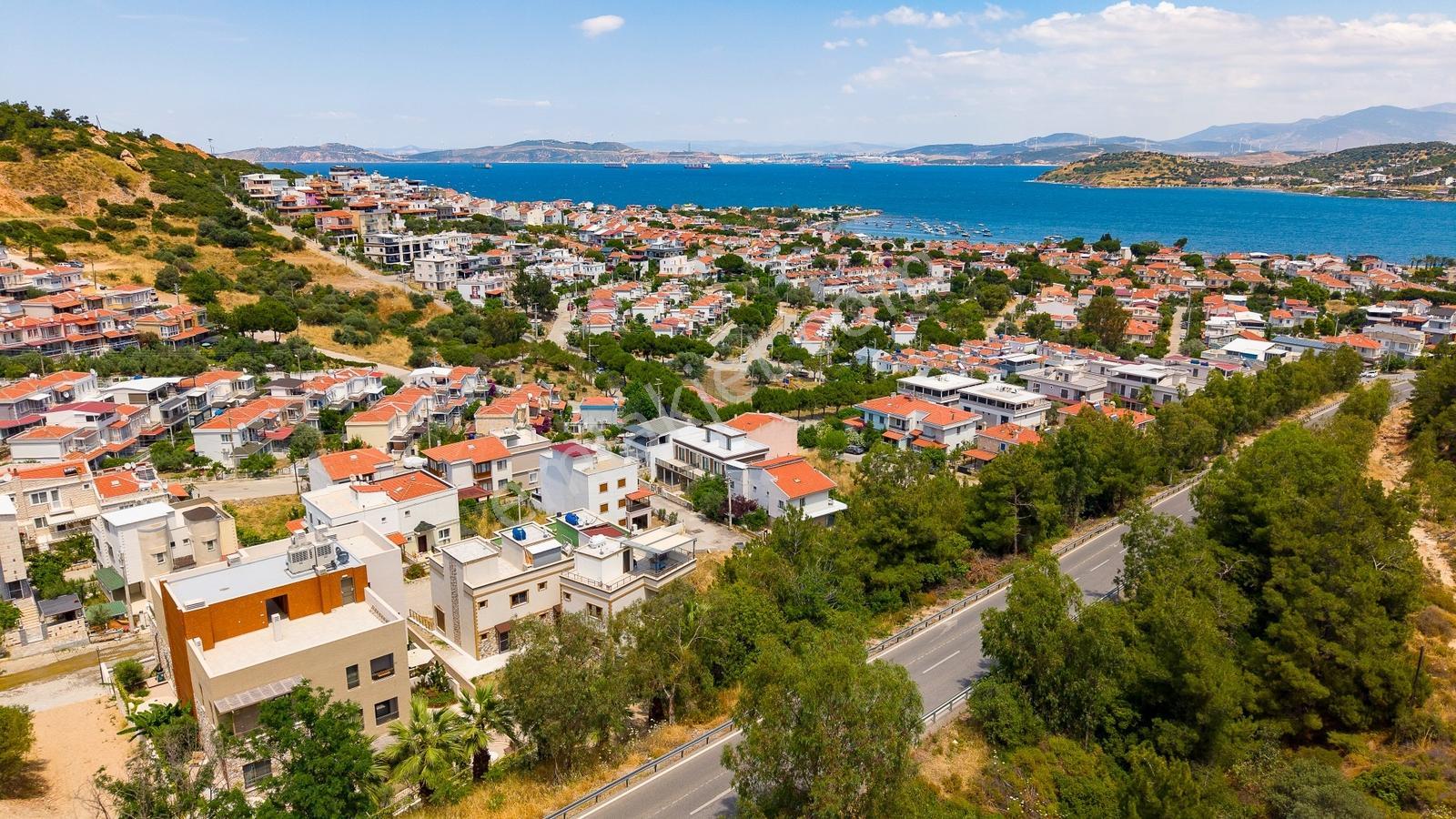 Foça Fatih Mahallesi Satılık 4+2 Deniz Manzaralı Tripleks Villa - Görsel 28