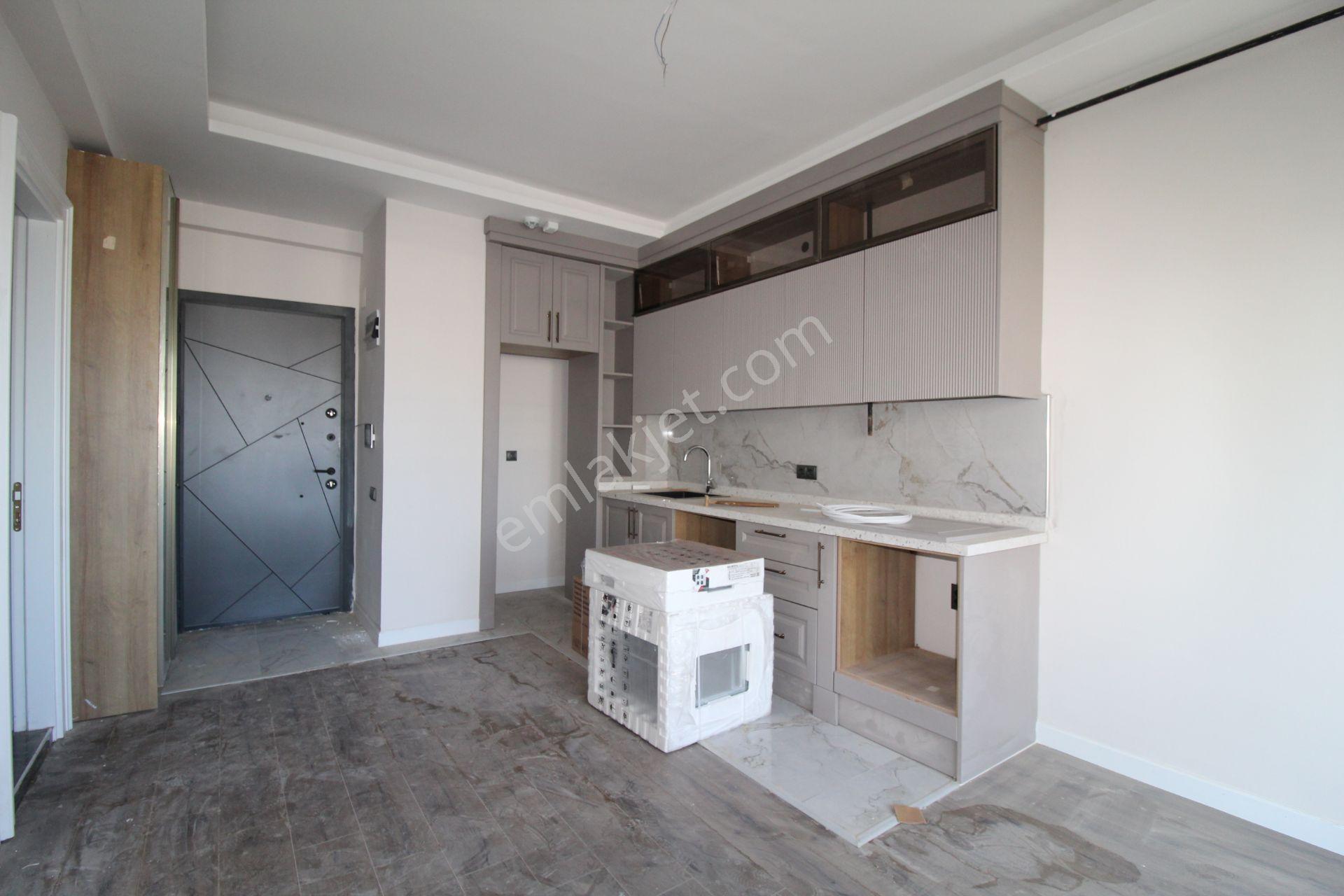 Aslan'dan Mezitli De Havuzlu Site İçi Geniş Peyzajlı Kiralık 1+1 - Görsel 3