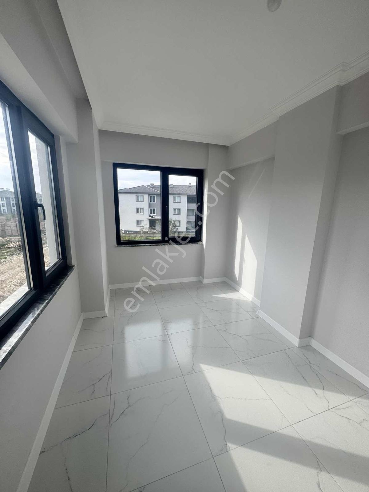 Sancak Emlaktan Yeni Mahallede Orta Kat Kiralık 1+1 - Görsel 7