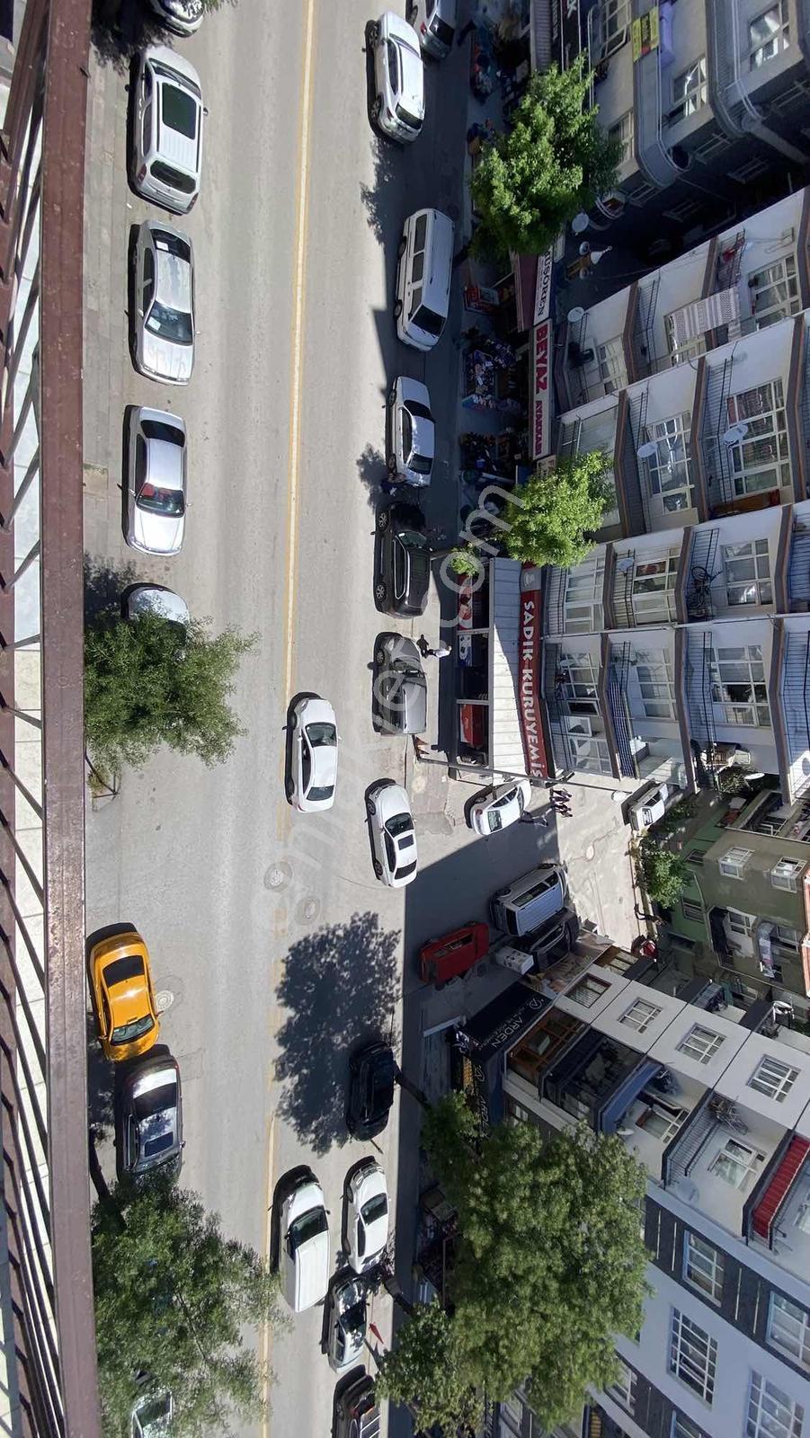 Ana Cadde Üzeri Metroya Yürüme Mesafesi Ön Cephe Asansörlü Daire - Görsel 13