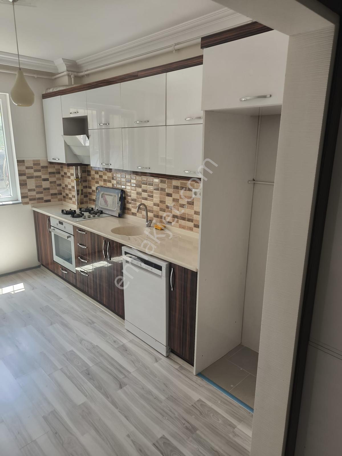 İstiklal Mahallesi'nde Satılık Giriş Kat Bakımlı 3+1 Daire - Görsel 36