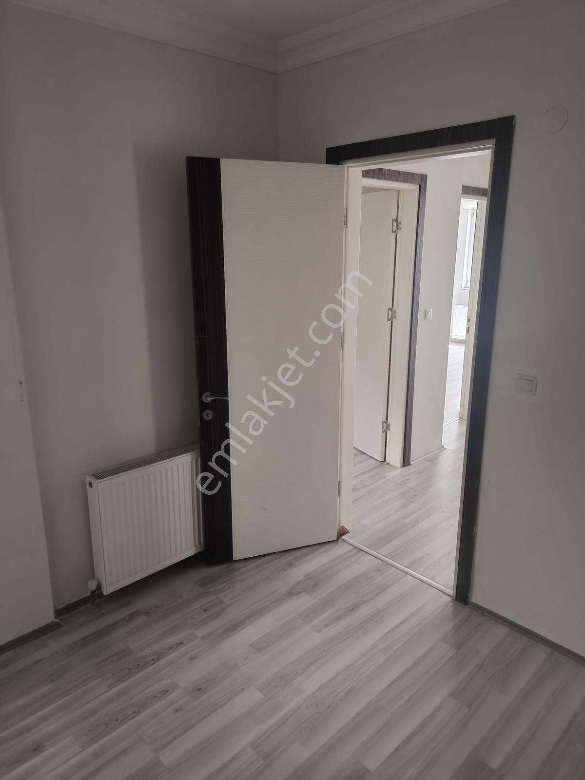 İstiklal Mahallesi'nde Satılık Giriş Kat Bakımlı 3+1 Daire - Görsel 2