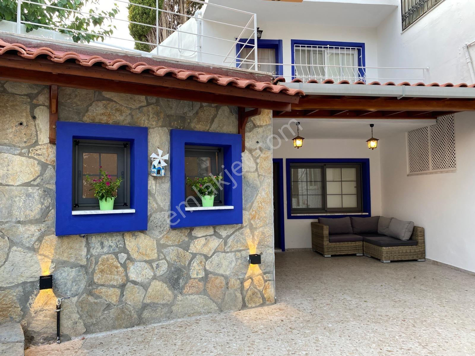 Marina Da Bahçeli Ve Avlulu Şirin Bodrum Evi