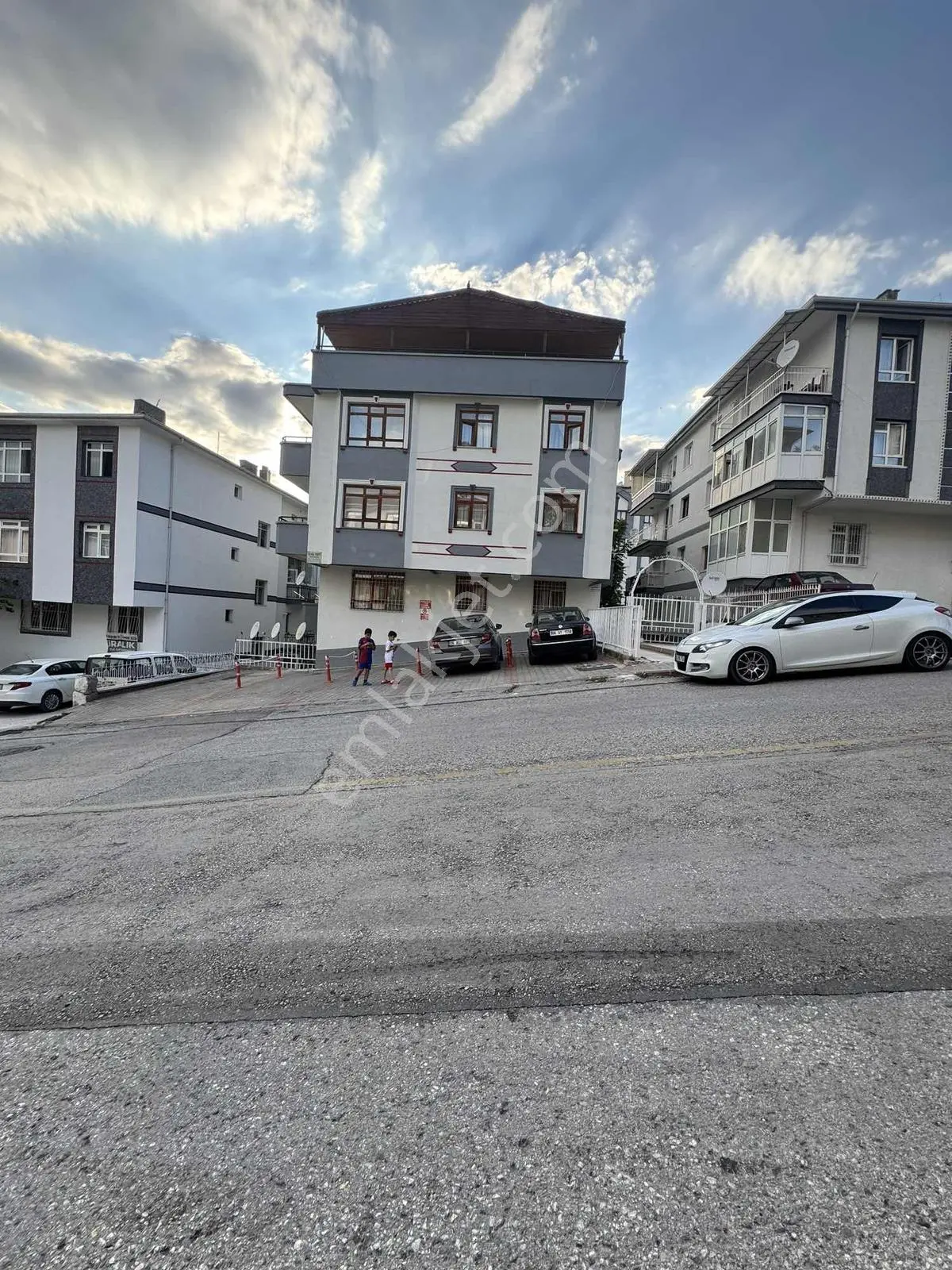 Ergenekonda 120 M² Net | Güney-batı Cepheli | Geniş 3+1 - Görsel 2