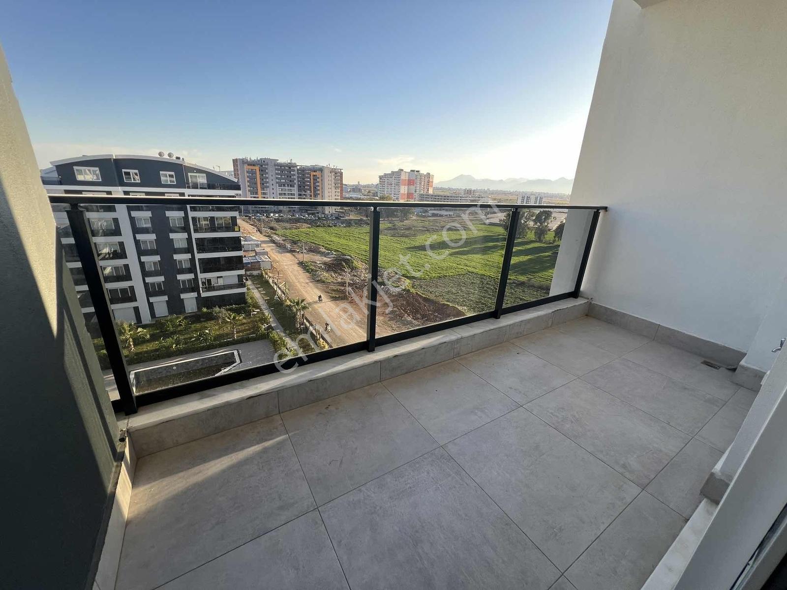 Full Özelikli Site De Sıfır Eşyalı 1+1 Kıralık Daire - Görsel 11