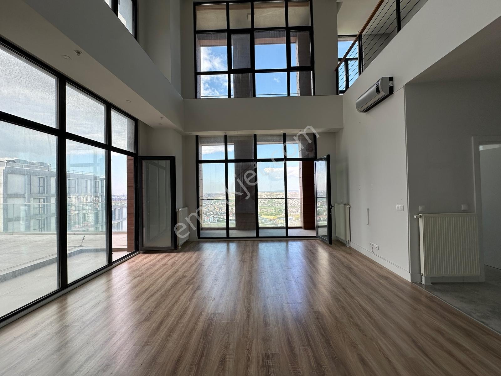 Bahçeşehir Akzirve Strada Özel Loft Daire 4+1 Satılık Teraslı