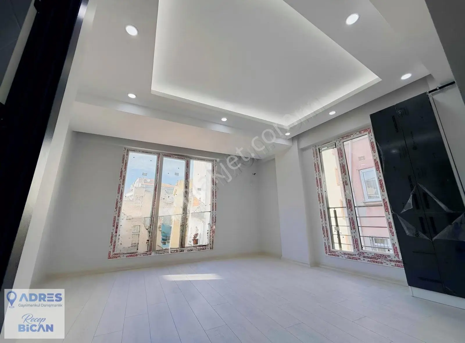 Çeliktepede Satılık 2+1 K.mutfak Metro 10 Dk Tapumasrafsız