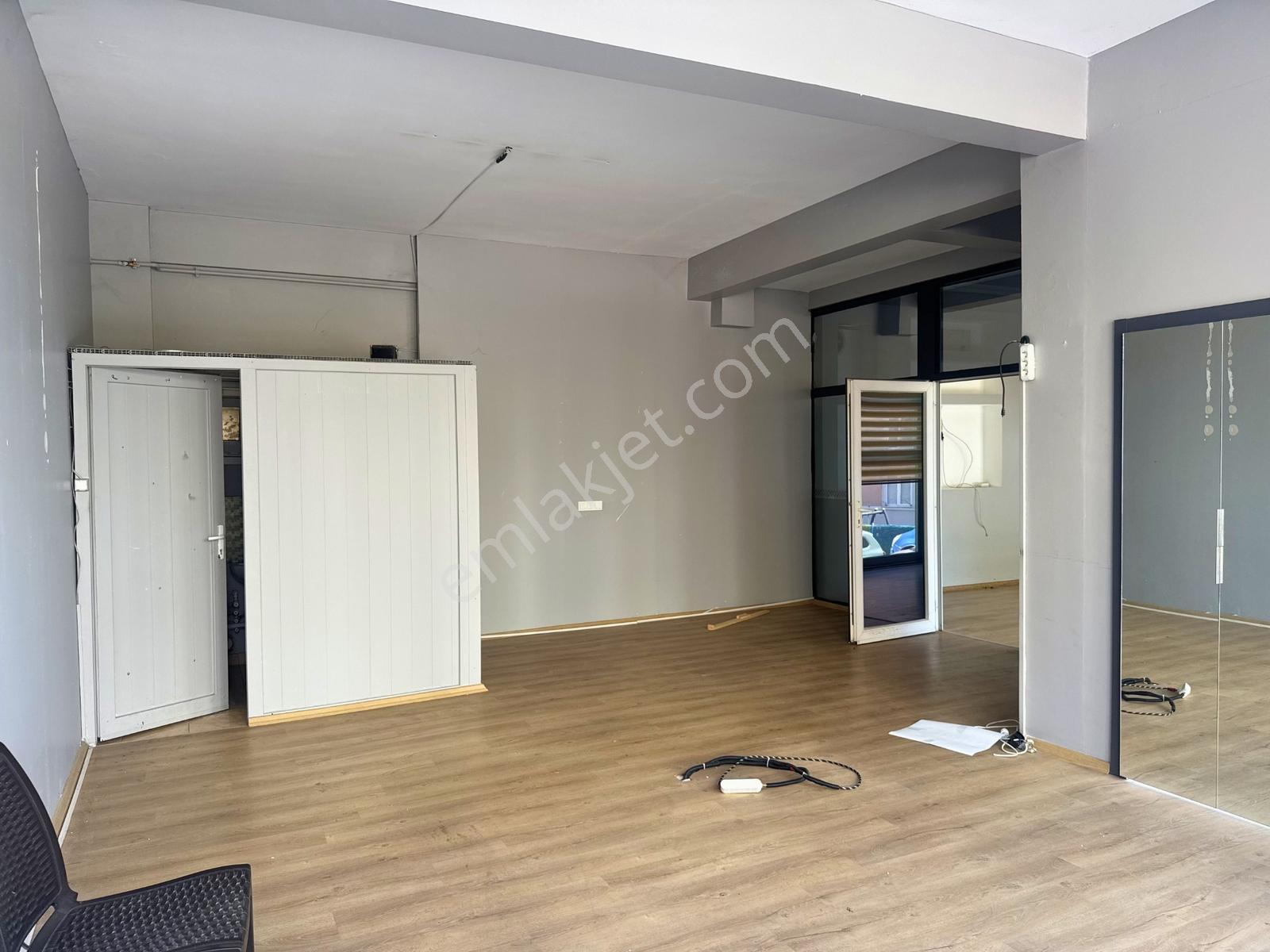 Çatalca Merkez'de Geniş Vitrinli 65 M² Kiralık Dükkan / Ofis - Görsel 8