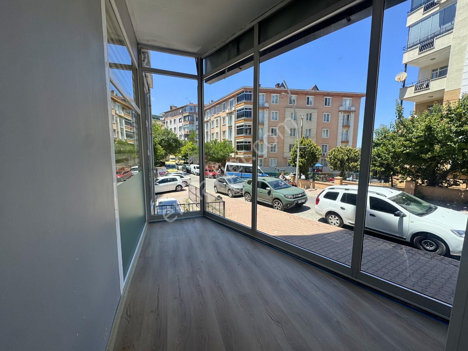 Çatalca Merkez'de Geniş Vitrinli 65 M² Kiralık Dükkan / Ofis - Görsel 10