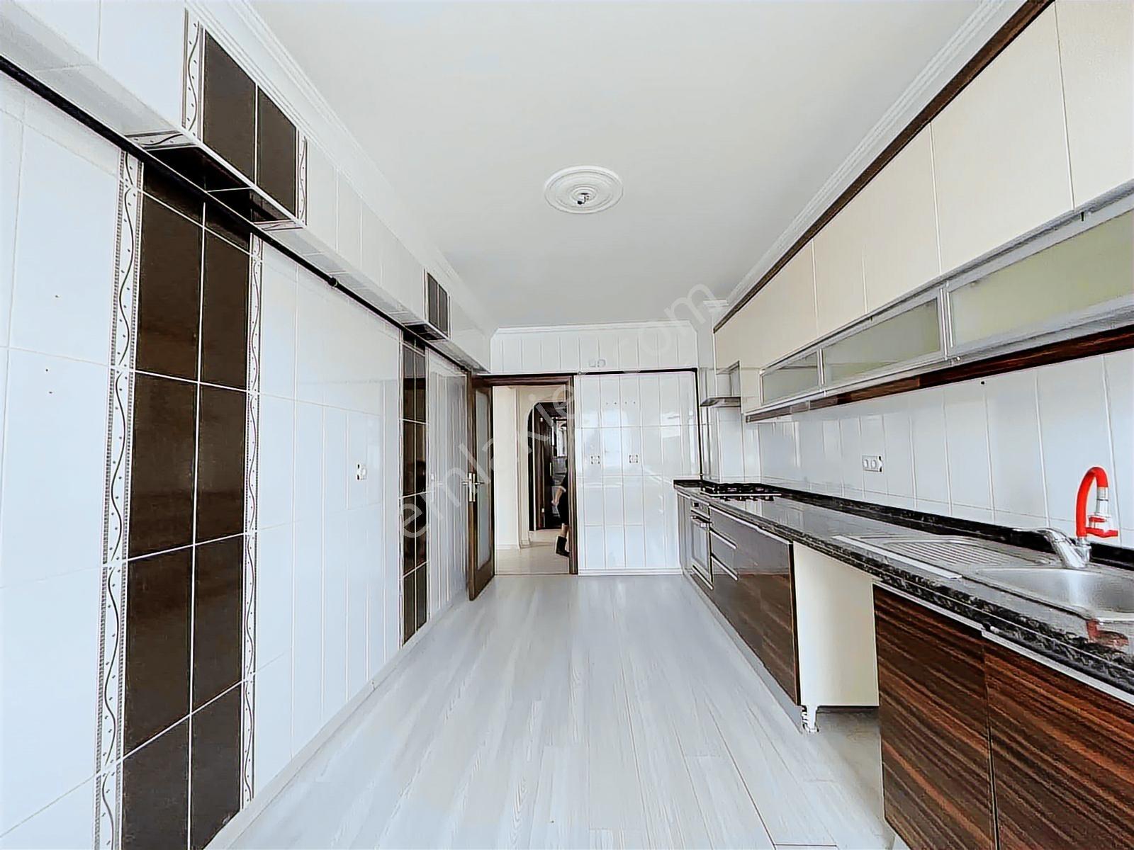 Yüce'den▓cumhuriyet Mah. Merkezin'de 3+1 Orta Kat Güney Cephe - Görsel 7
