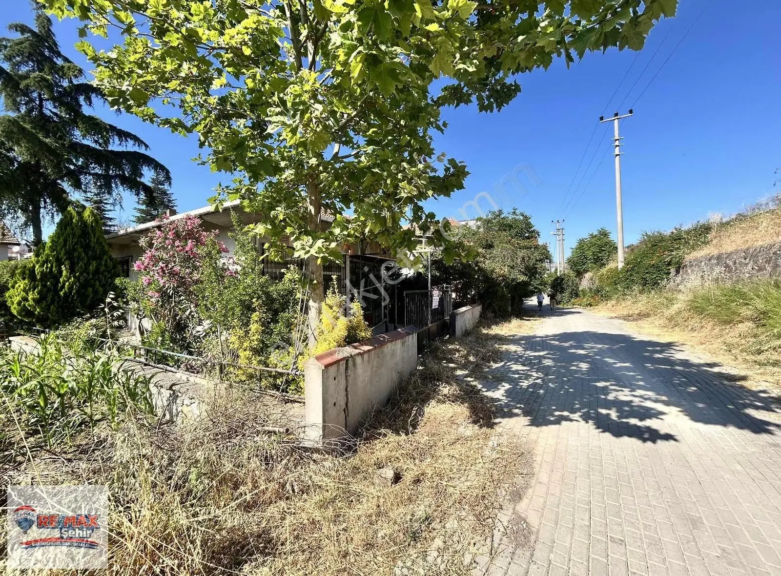 Re/max'dan Çıftlıkköy'de Ana Yola Cephelı Tıcarı+konut Ev - Görsel 2