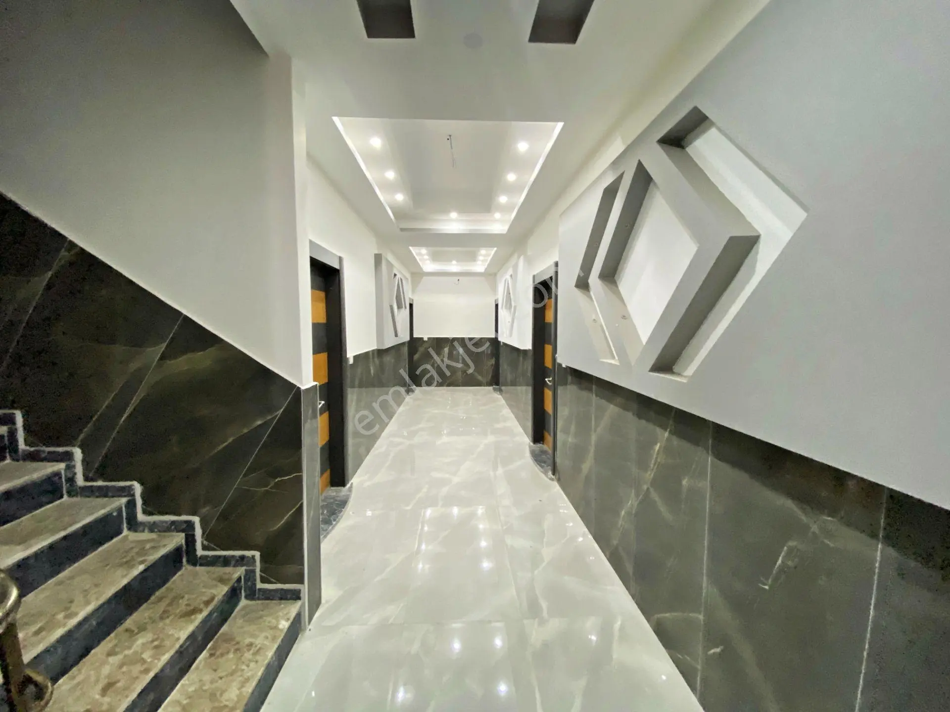 Aktif'ten Narlıda Satılık Doğa Manzaralı Şık Tasarımlı Ferah 2+1 Daire - Görsel 3
