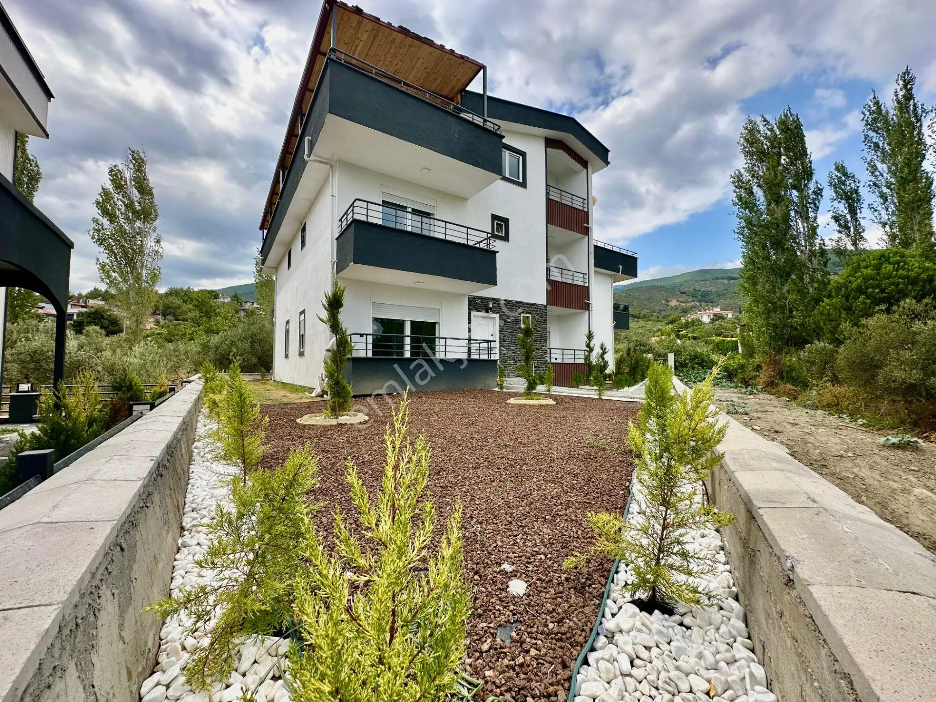 ꧁akçay Ay Emlaktan꧂gürede Kazdağlarının Eteklerinde Geniş Aileler İçin Tasarlanmış Satılık 5+1villa - Görsel 35