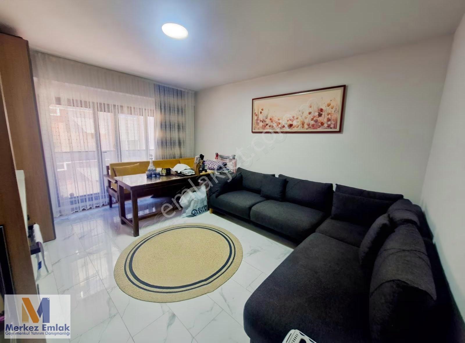 Dikili'de Site İçi, Havuzlu, Full Eşyalı Kiralık 1+1 Daire