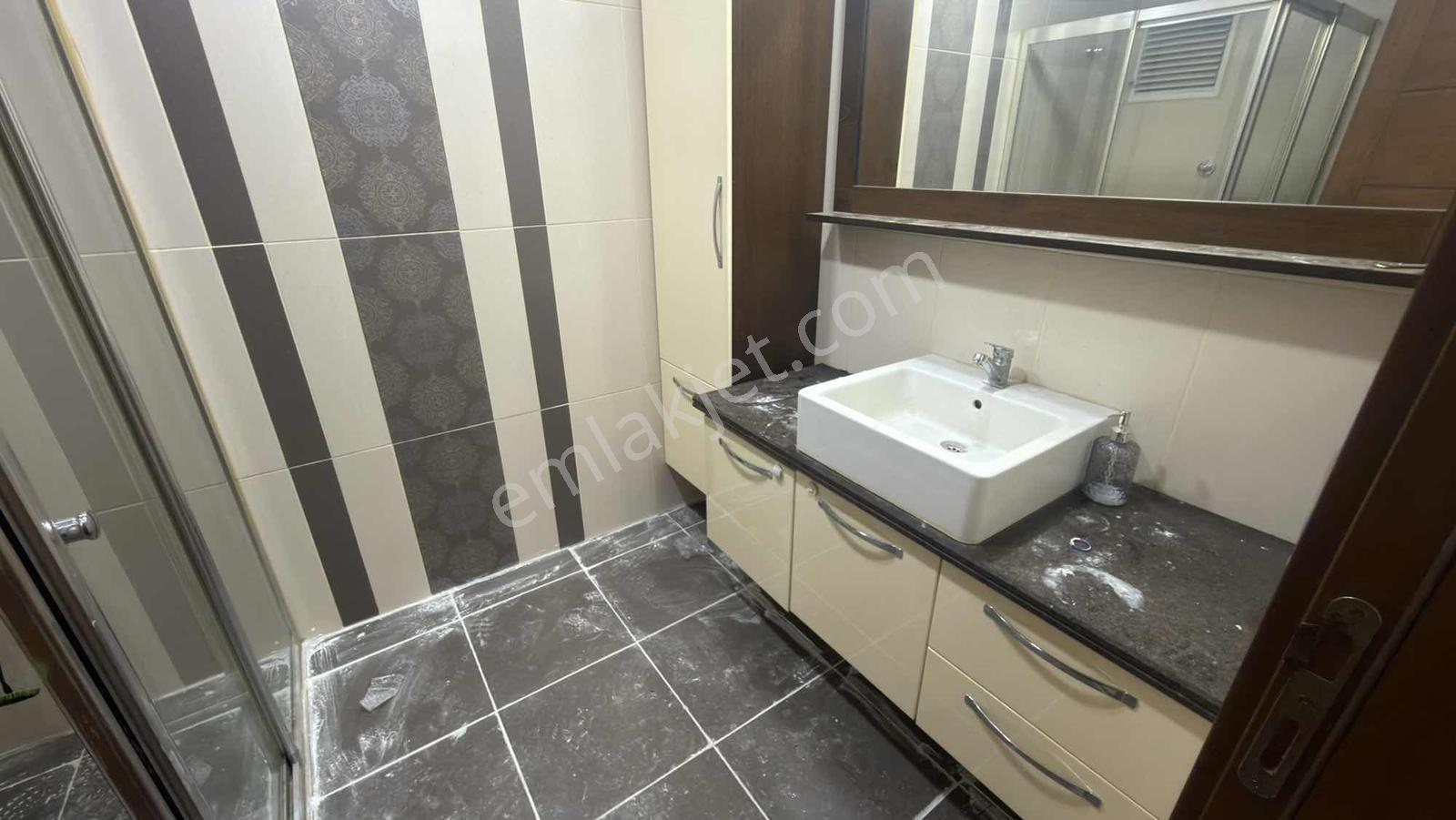 5+1 Güvenlikli Site İçerisinde Merkezi Konumda Kiralık - Görsel 3