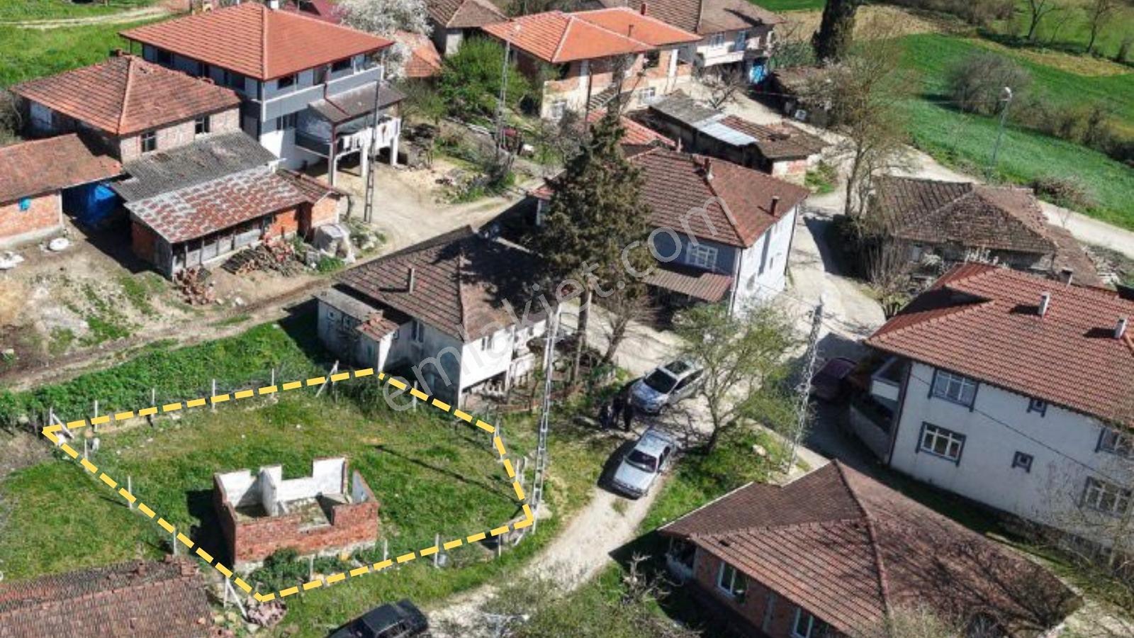 Köy İçi 187 M2 Arsa - Hemen Köy Evini Yapabilirsin