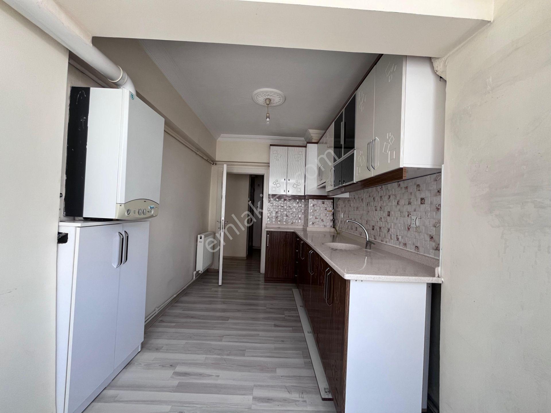 Ankara Kazanç'tan Yapılı Ara Katta Yapılı Mükemmel Konumda Kiralık 3+1 Daire - Görsel 3