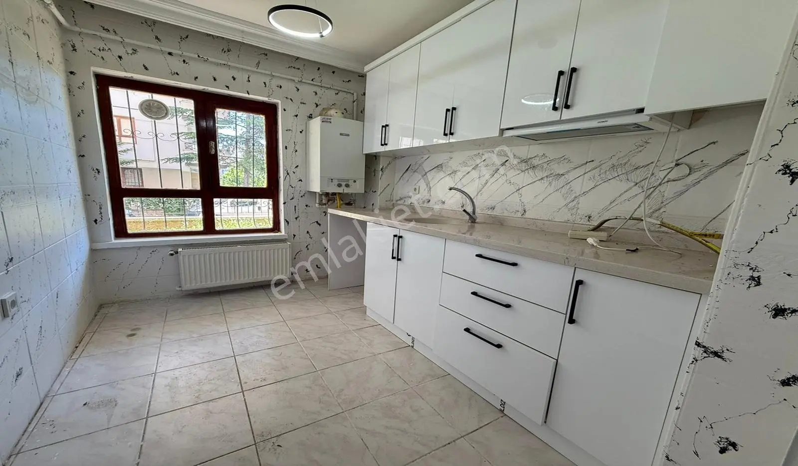 Bademlik Cadde Yakını 3+1 Yüksek Giriş Ön Cephe Full Yapılı